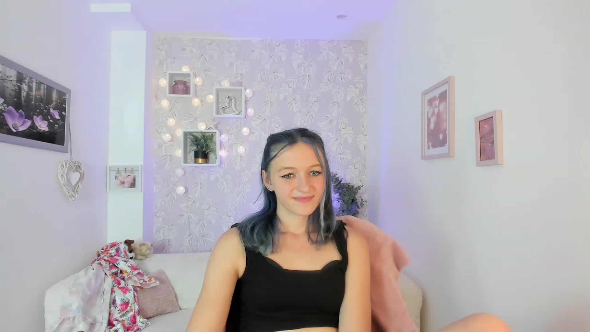 Gallery image thumbnail from Molly_Grey18's myfreecams stream on, 10/03/2023, 14:59 image 17 of 20