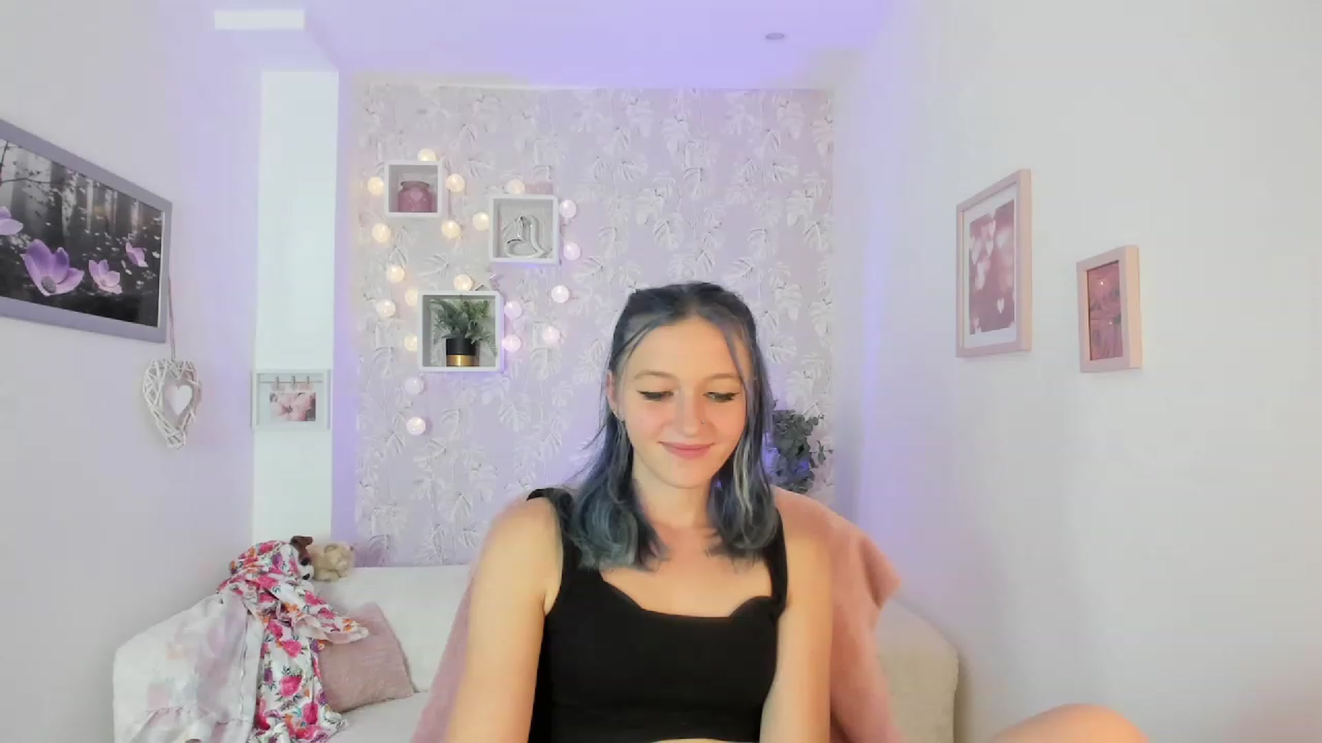 Gallery image thumbnail from Molly_Grey18's myfreecams stream on, 10/03/2023, 14:59 image 1 of 20