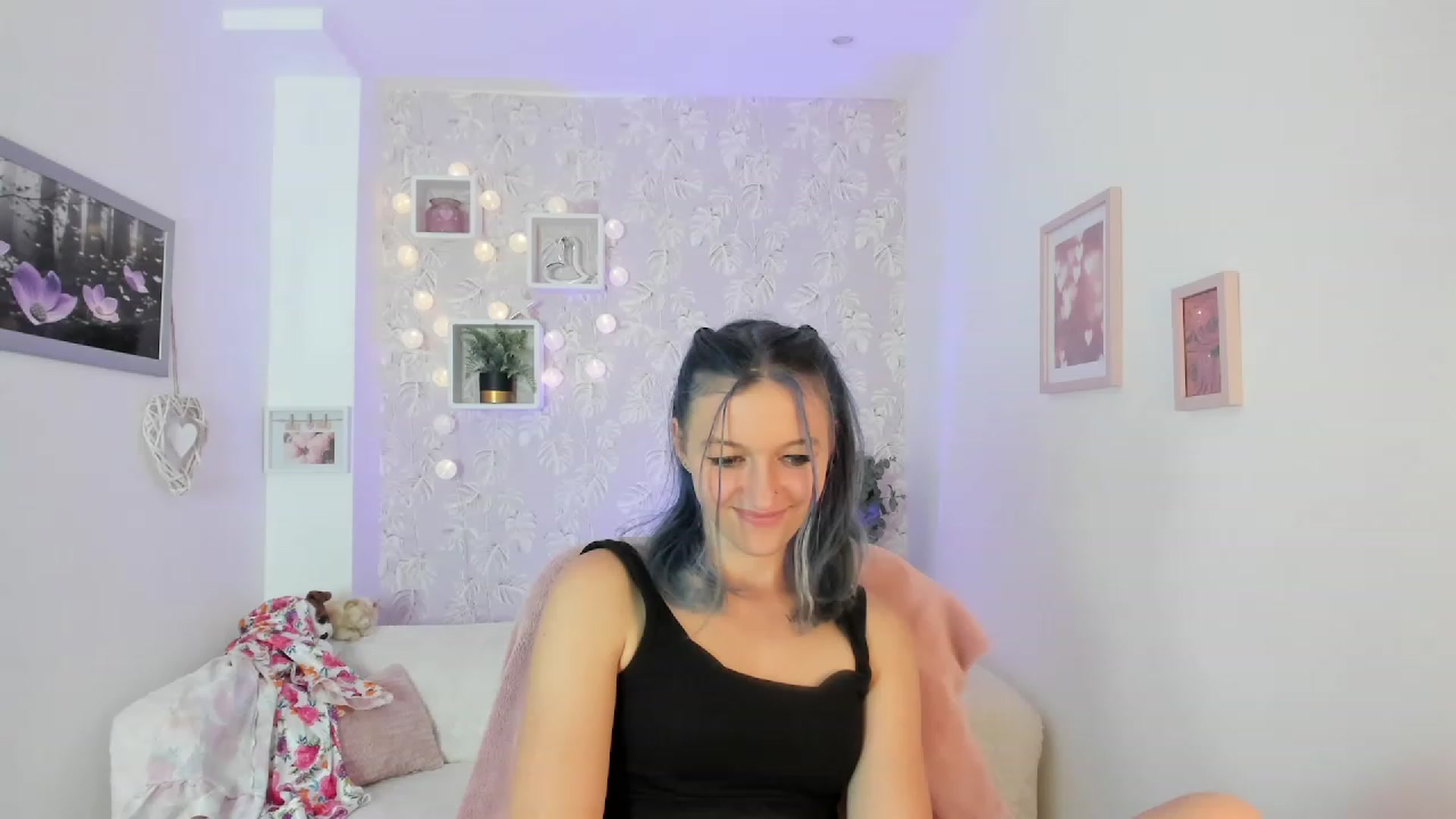 Gallery image thumbnail from Molly_Grey18's myfreecams stream on, 10/03/2023, 14:59 image 13 of 20