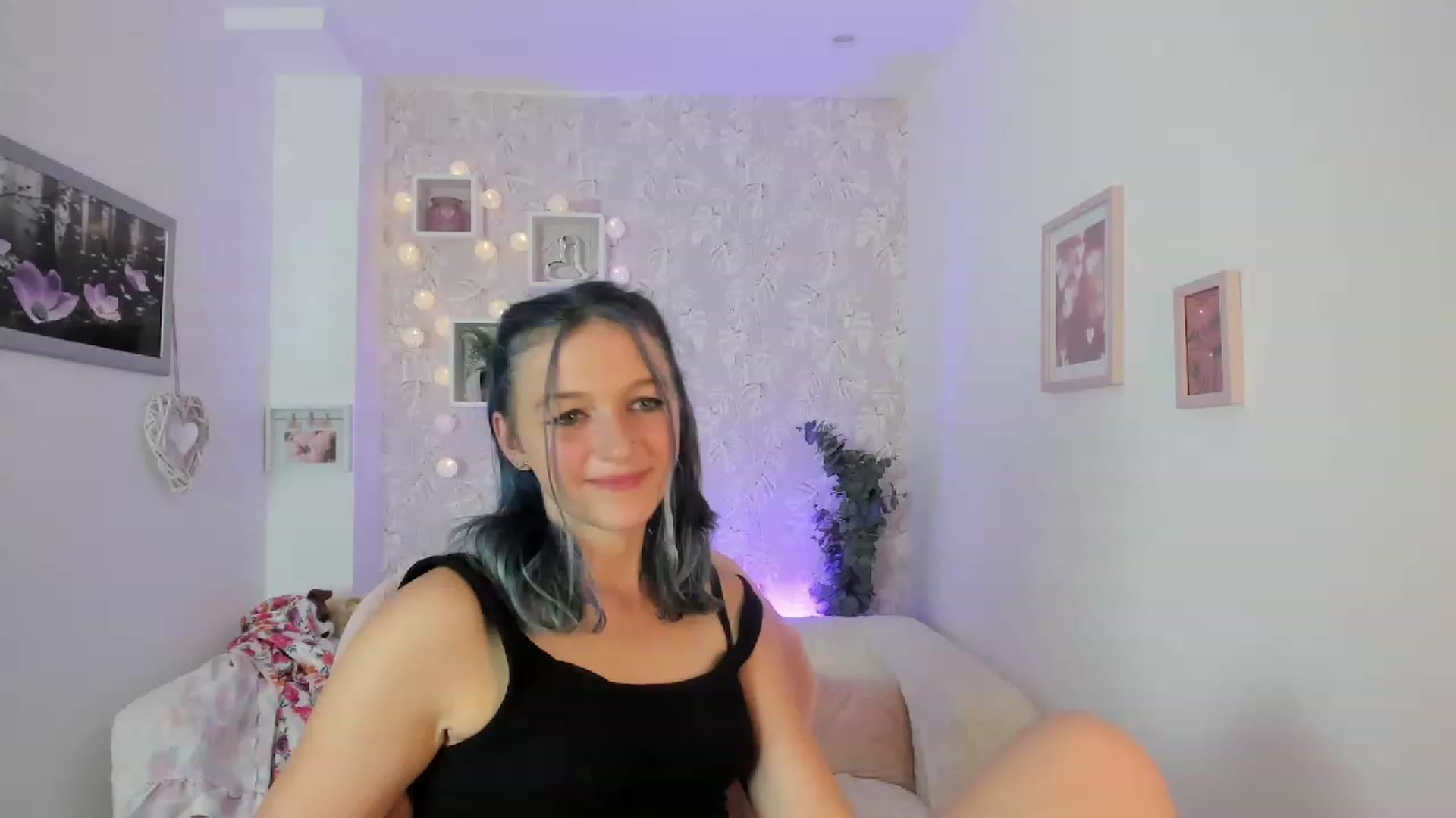 Gallery image thumbnail from Molly_Grey18's myfreecams stream on, 10/03/2023, 17:29 image 17 of 20