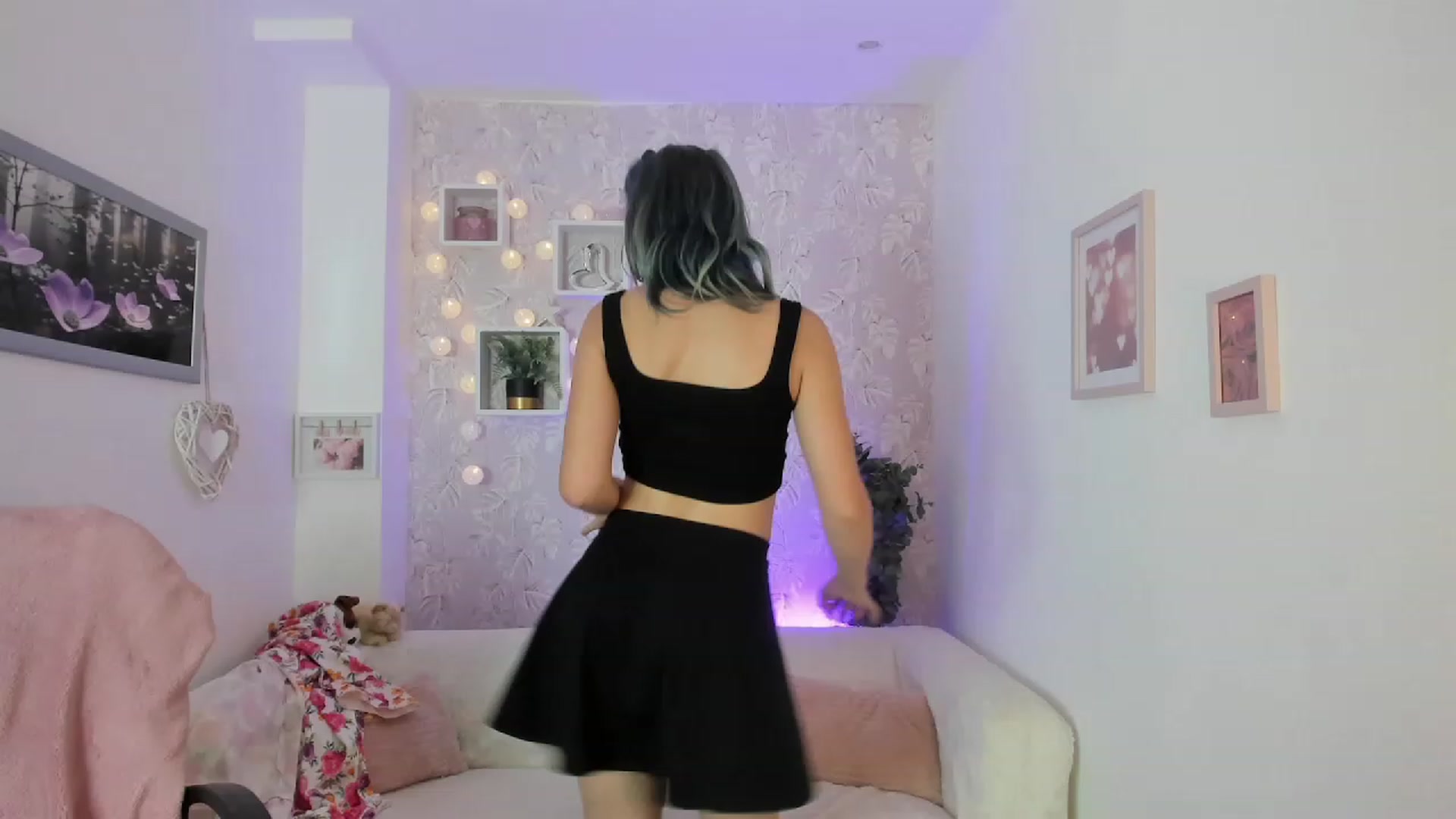 Gallery image thumbnail from Molly_Grey18's myfreecams stream on, 10/03/2023, 17:29 image 18 of 20