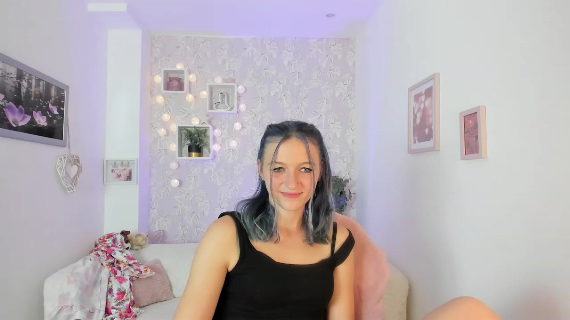 Gallery image thumbnail from Molly_Grey18's myfreecams stream on, 10/03/2023, 17:29 image 16 of 20