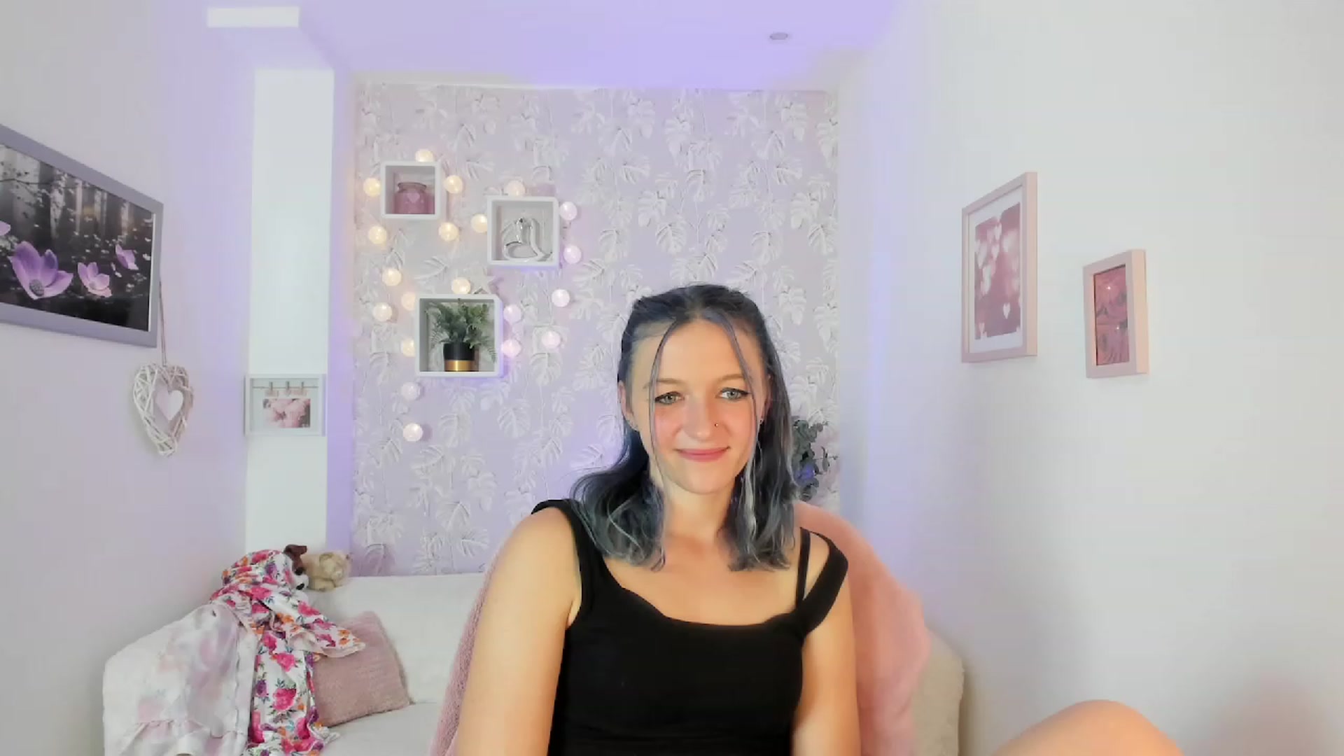Gallery image thumbnail from Molly_Grey18's myfreecams stream on, 10/03/2023, 17:29 image 14 of 20