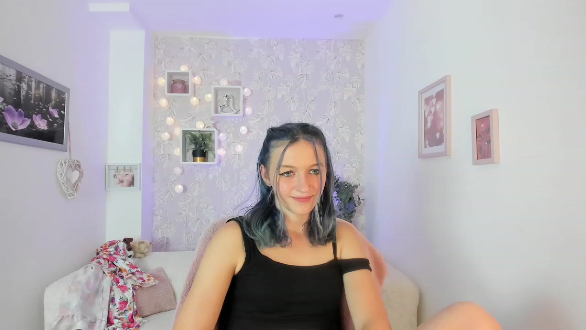 Gallery image thumbnail from Molly_Grey18's myfreecams stream on, 10/03/2023, 17:29 image 6 of 20