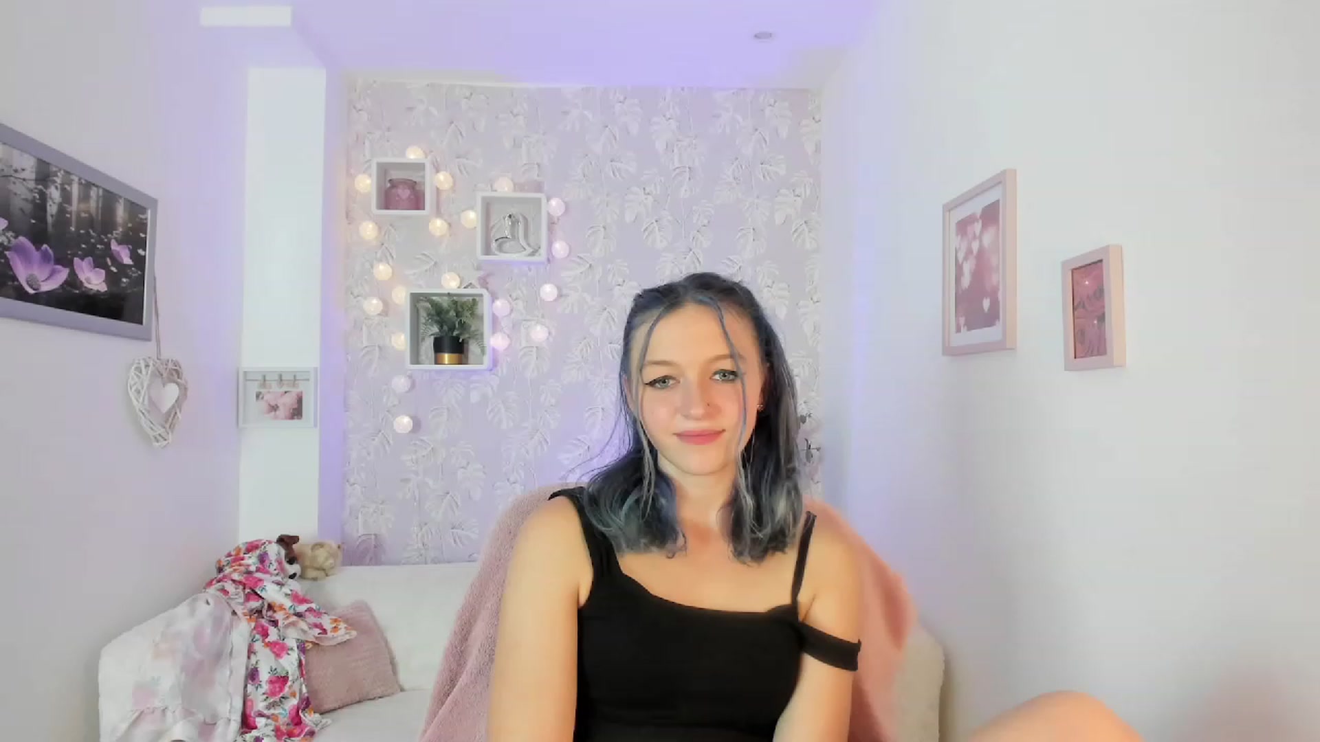 Gallery image thumbnail from Molly_Grey18's myfreecams stream on, 10/03/2023, 17:29 image 4 of 20