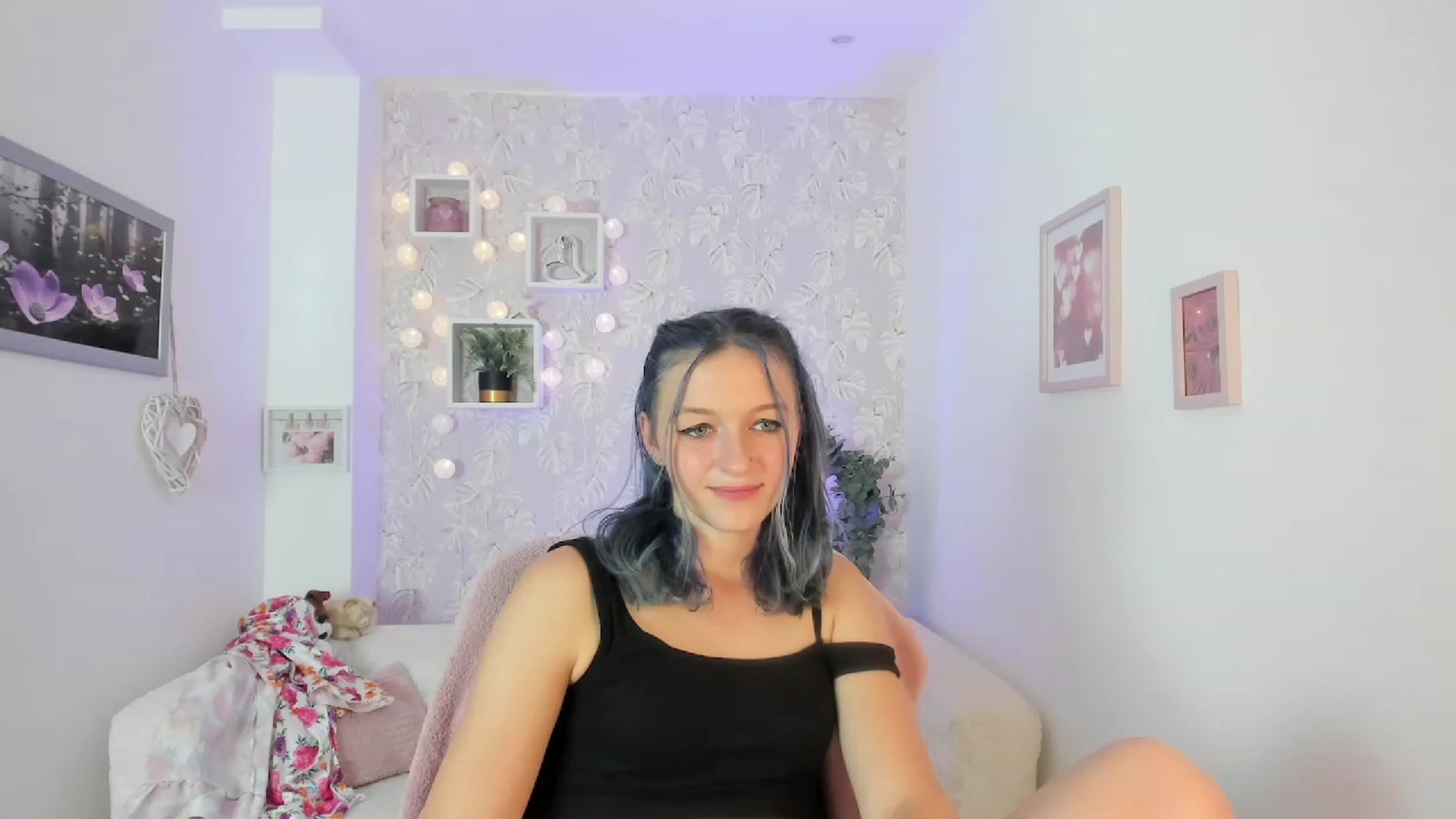 Gallery image thumbnail from Molly_Grey18's myfreecams stream on, 10/03/2023, 17:29 image 7 of 20