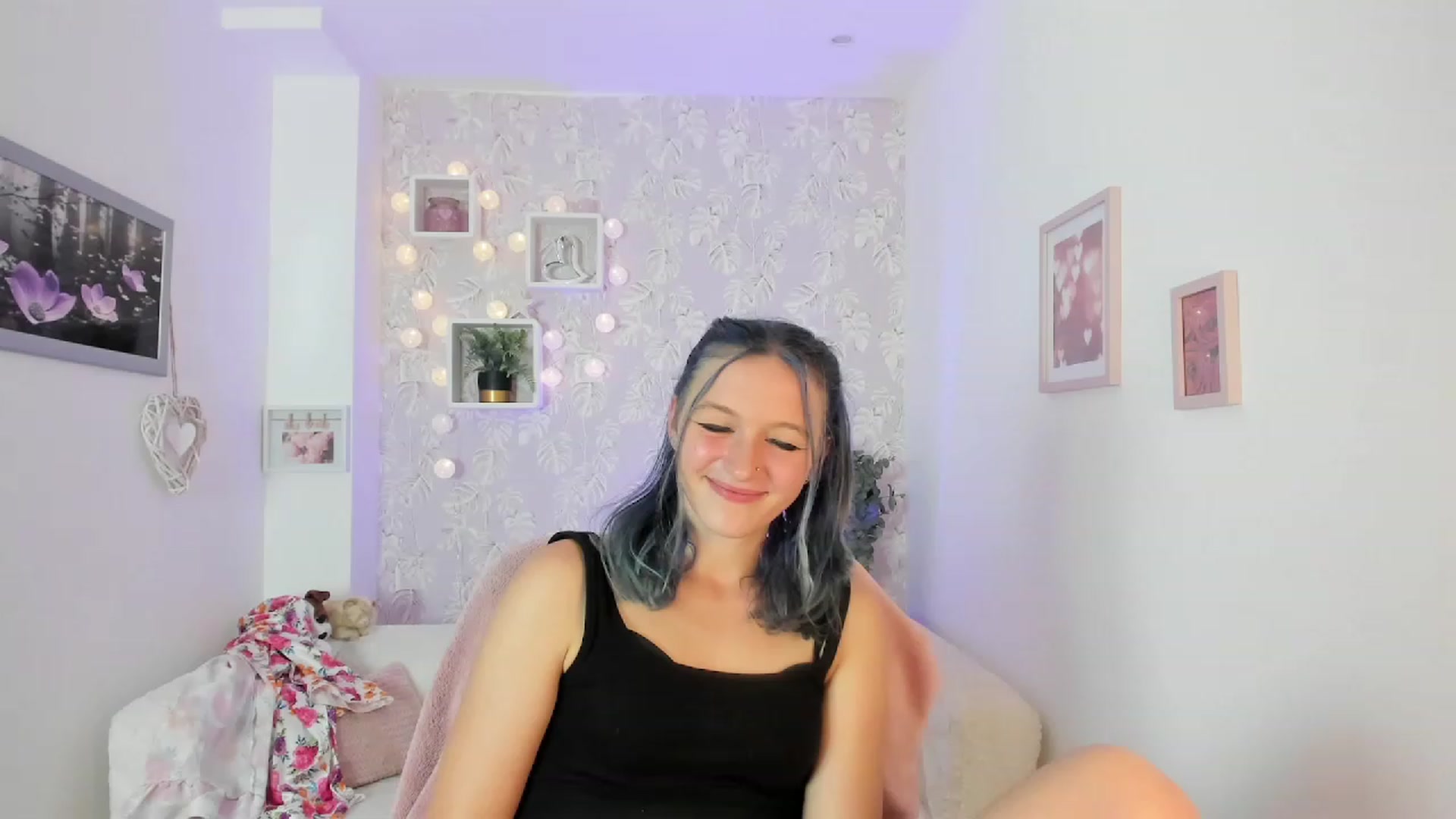 Gallery image thumbnail from Molly_Grey18's myfreecams stream on, 10/03/2023, 17:29 image 11 of 20