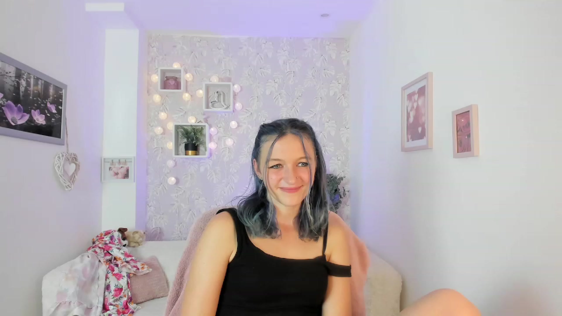 Gallery image thumbnail from Molly_Grey18's myfreecams stream on, 10/03/2023, 17:29 image 9 of 20