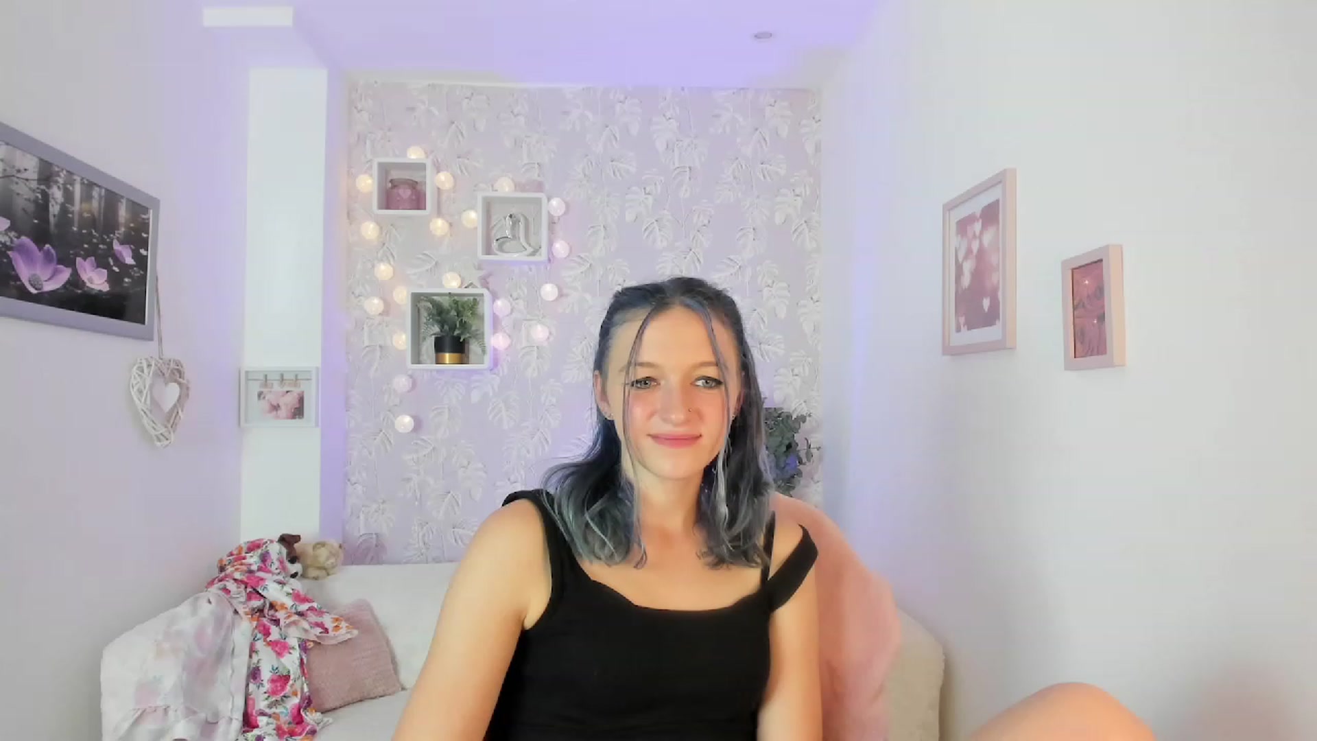 Gallery image thumbnail from Molly_Grey18's myfreecams stream on, 10/03/2023, 17:29 image 15 of 20