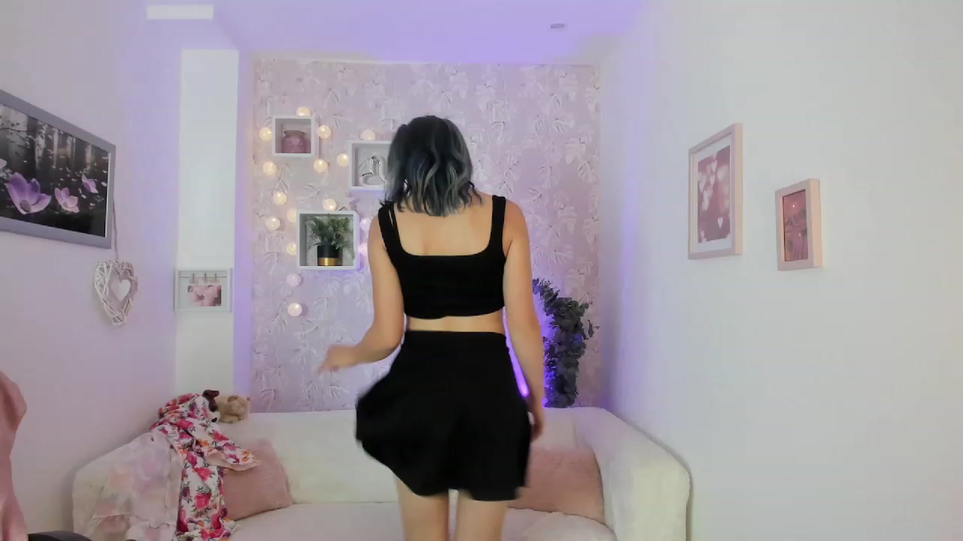 Gallery image thumbnail from Molly_Grey18's myfreecams stream on, 10/03/2023, 17:29 image 1 of 20
