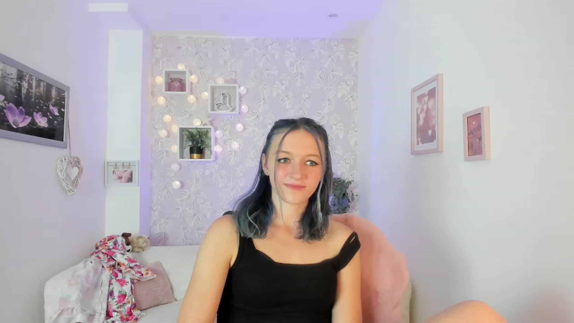 Gallery image thumbnail from Molly_Grey18's myfreecams stream on, 10/03/2023, 17:29 image 12 of 20