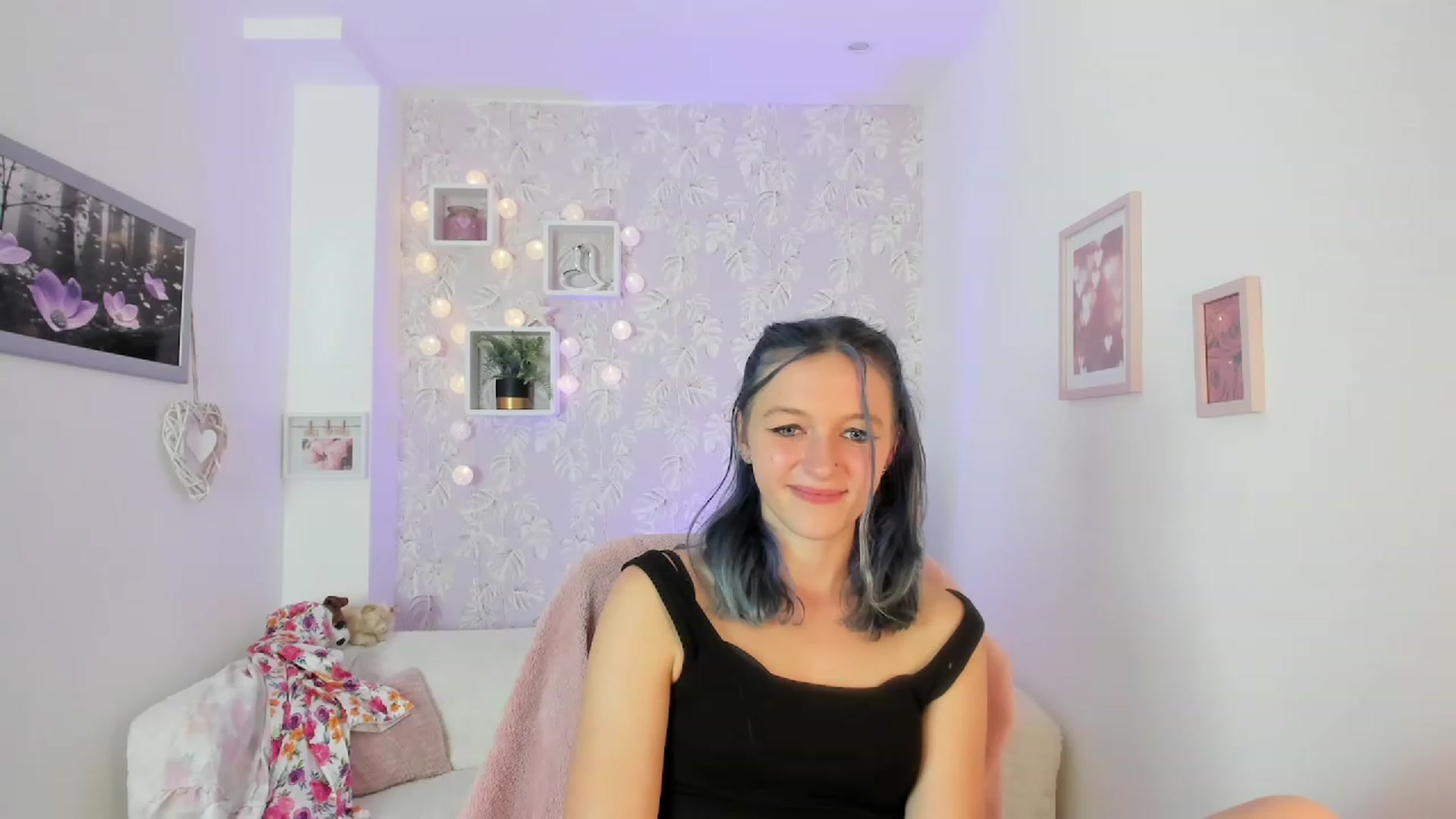 Gallery image thumbnail from Molly_Grey18's myfreecams stream on, 10/03/2023, 18:05 image 5 of 20
