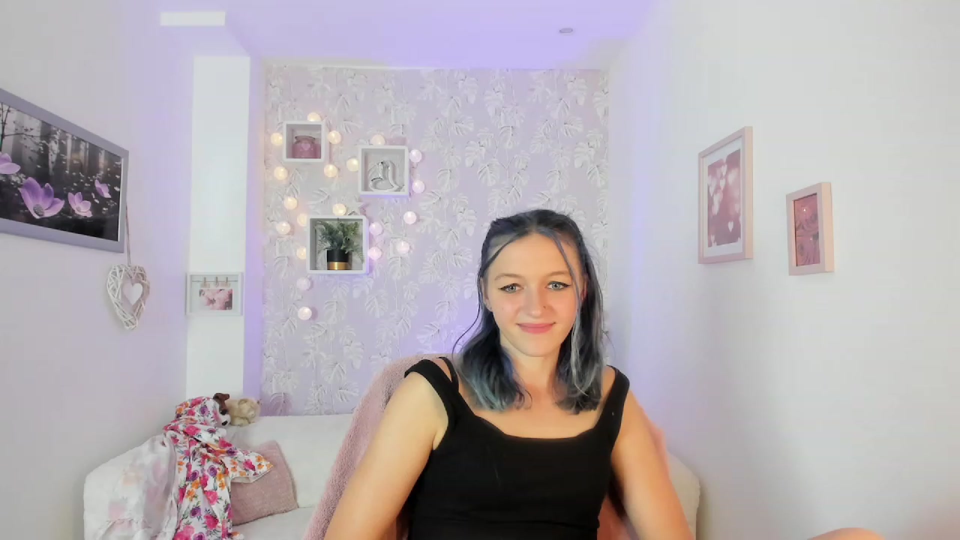 Gallery image thumbnail from Molly_Grey18's myfreecams stream on, 10/03/2023, 18:05 image 8 of 20