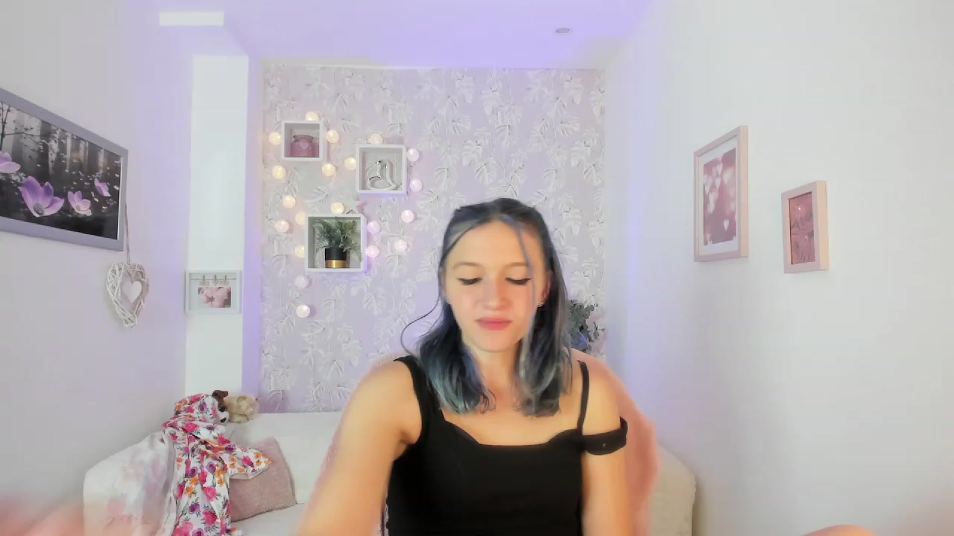 Gallery image thumbnail from Molly_Grey18's myfreecams stream on, 10/03/2023, 18:05 image 13 of 20