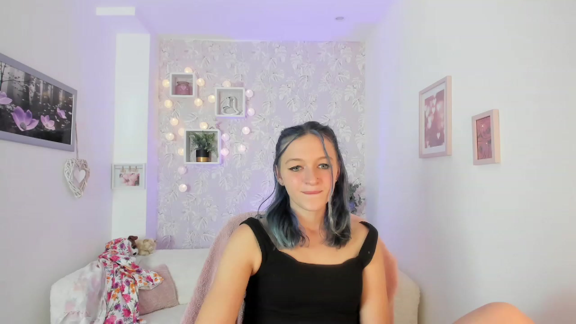 Gallery image thumbnail from Molly_Grey18's myfreecams stream on, 10/03/2023, 18:05 image 3 of 20