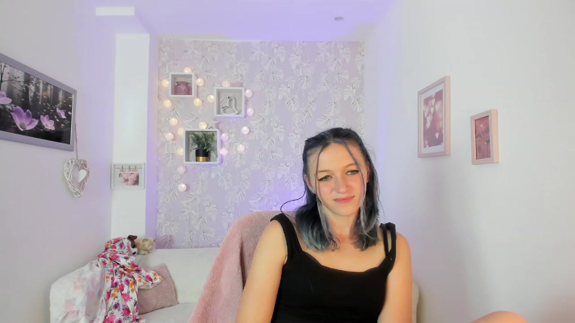 Gallery image thumbnail from Molly_Grey18's myfreecams stream on, 10/03/2023, 18:05 image 17 of 20