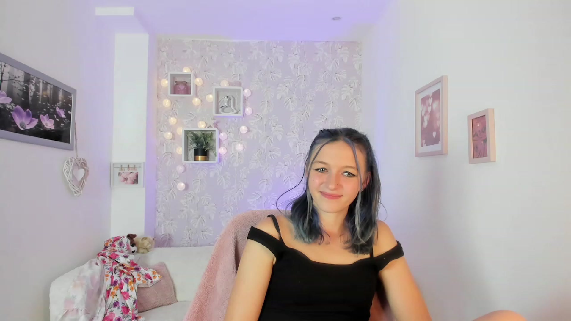 Gallery image thumbnail from Molly_Grey18's myfreecams stream on, 10/03/2023, 18:05 image 19 of 20