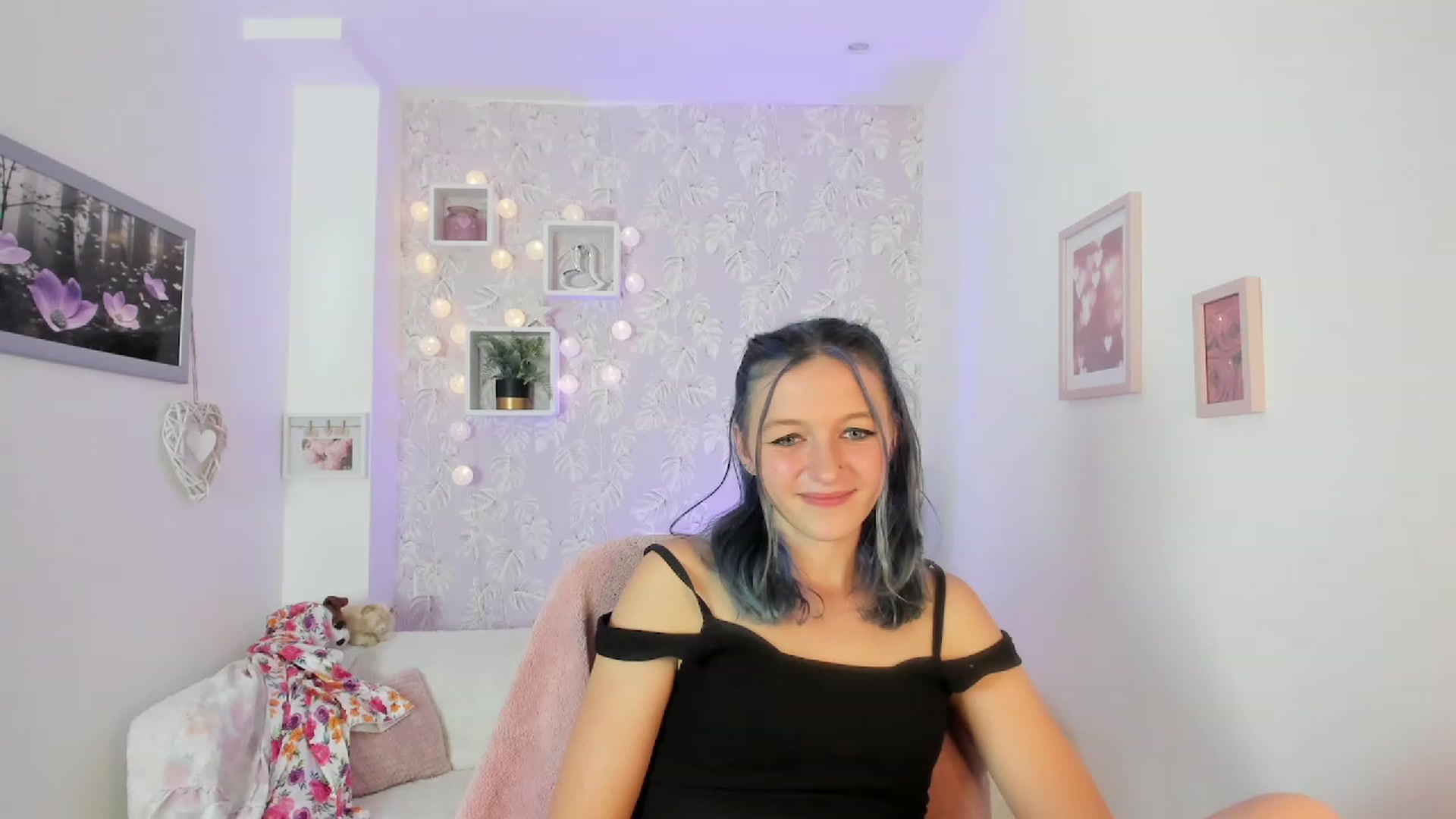 Gallery image thumbnail from Molly_Grey18's myfreecams stream on, 10/03/2023, 18:05 image 20 of 20