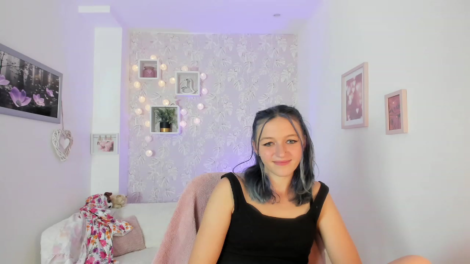 Gallery image thumbnail from Molly_Grey18's myfreecams stream on, 10/03/2023, 18:05 image 18 of 20