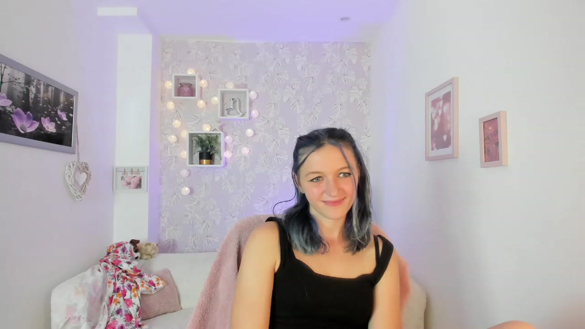 Gallery image thumbnail from Molly_Grey18's myfreecams stream on, 10/03/2023, 18:05 image 11 of 20