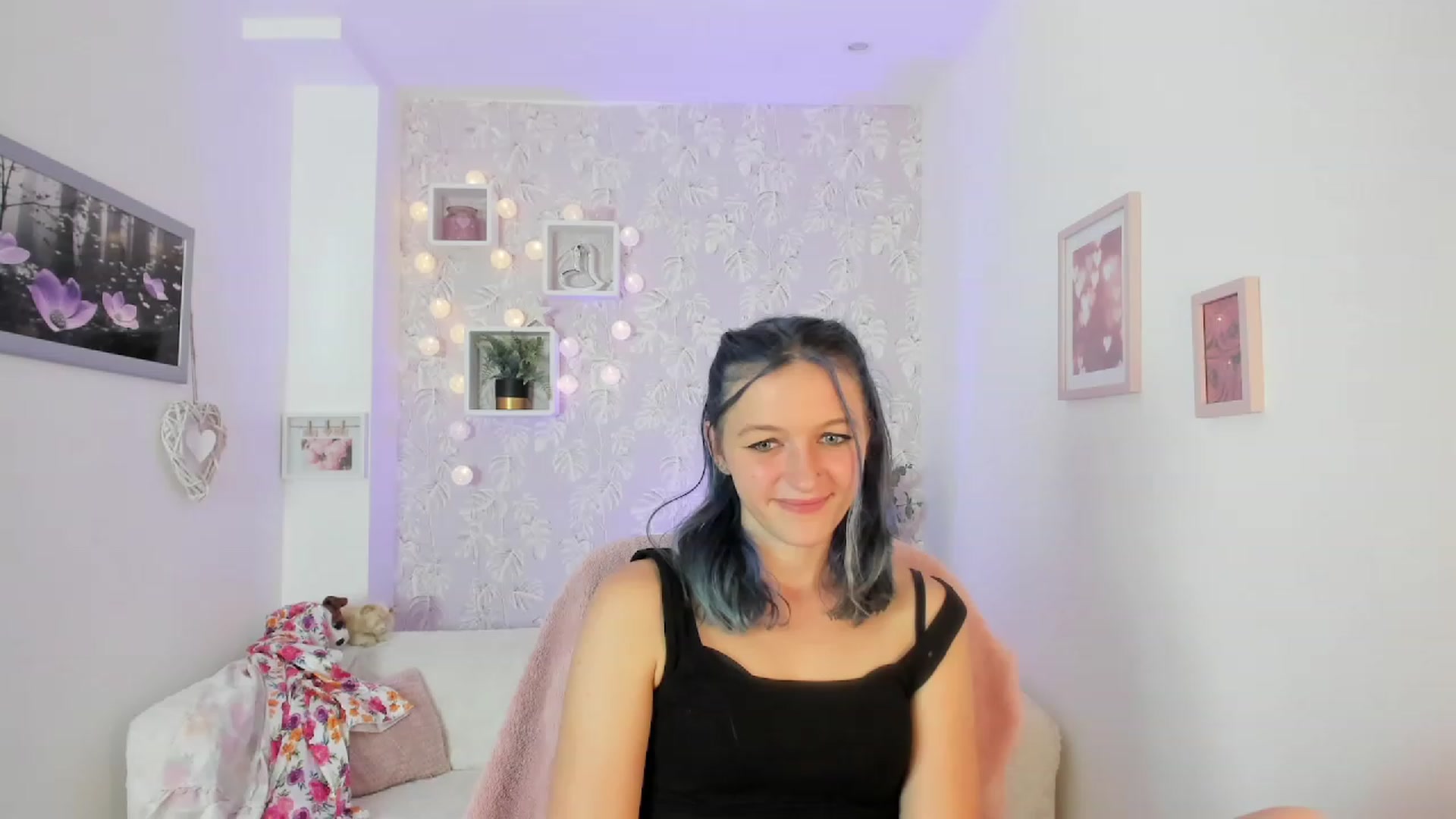 Gallery image thumbnail from Molly_Grey18's myfreecams stream on, 10/03/2023, 18:05 image 12 of 20