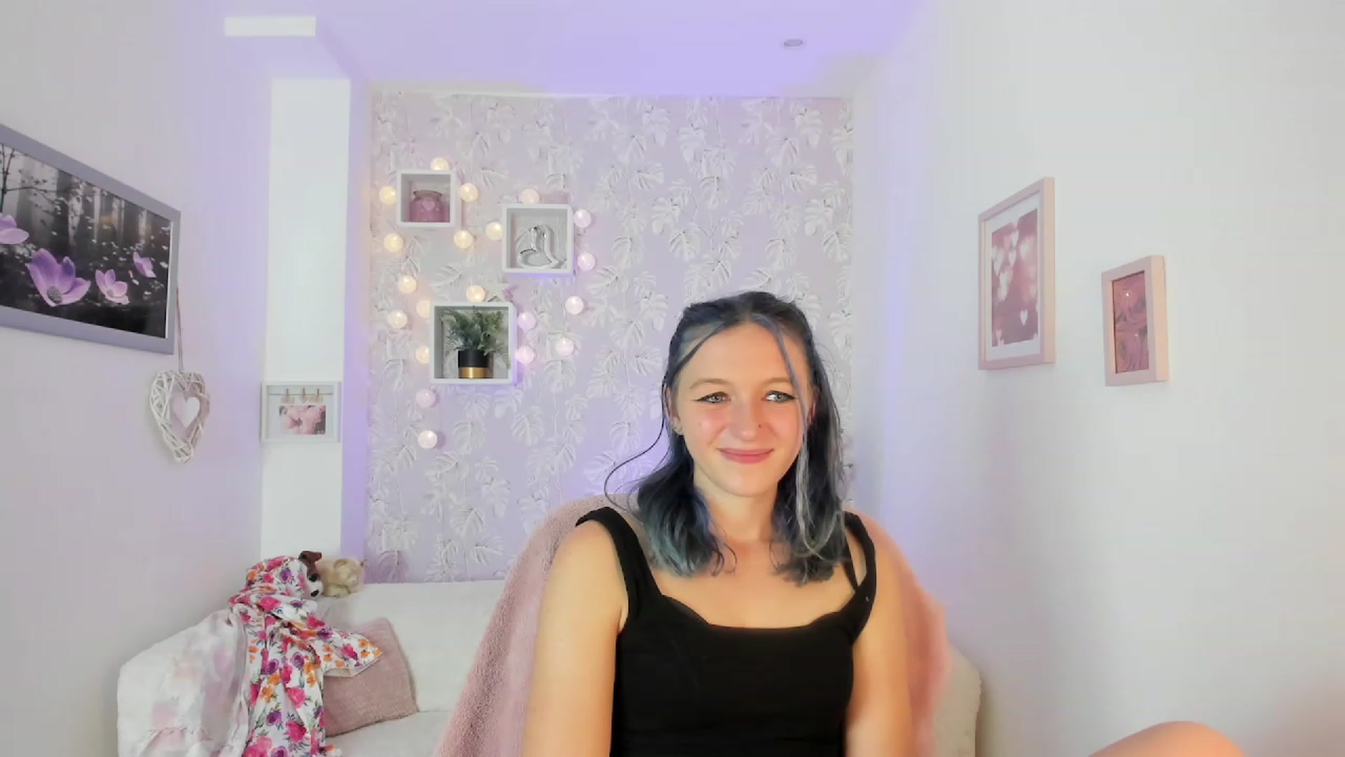 Gallery image thumbnail from Molly_Grey18's myfreecams stream on, 10/03/2023, 18:05 image 15 of 20