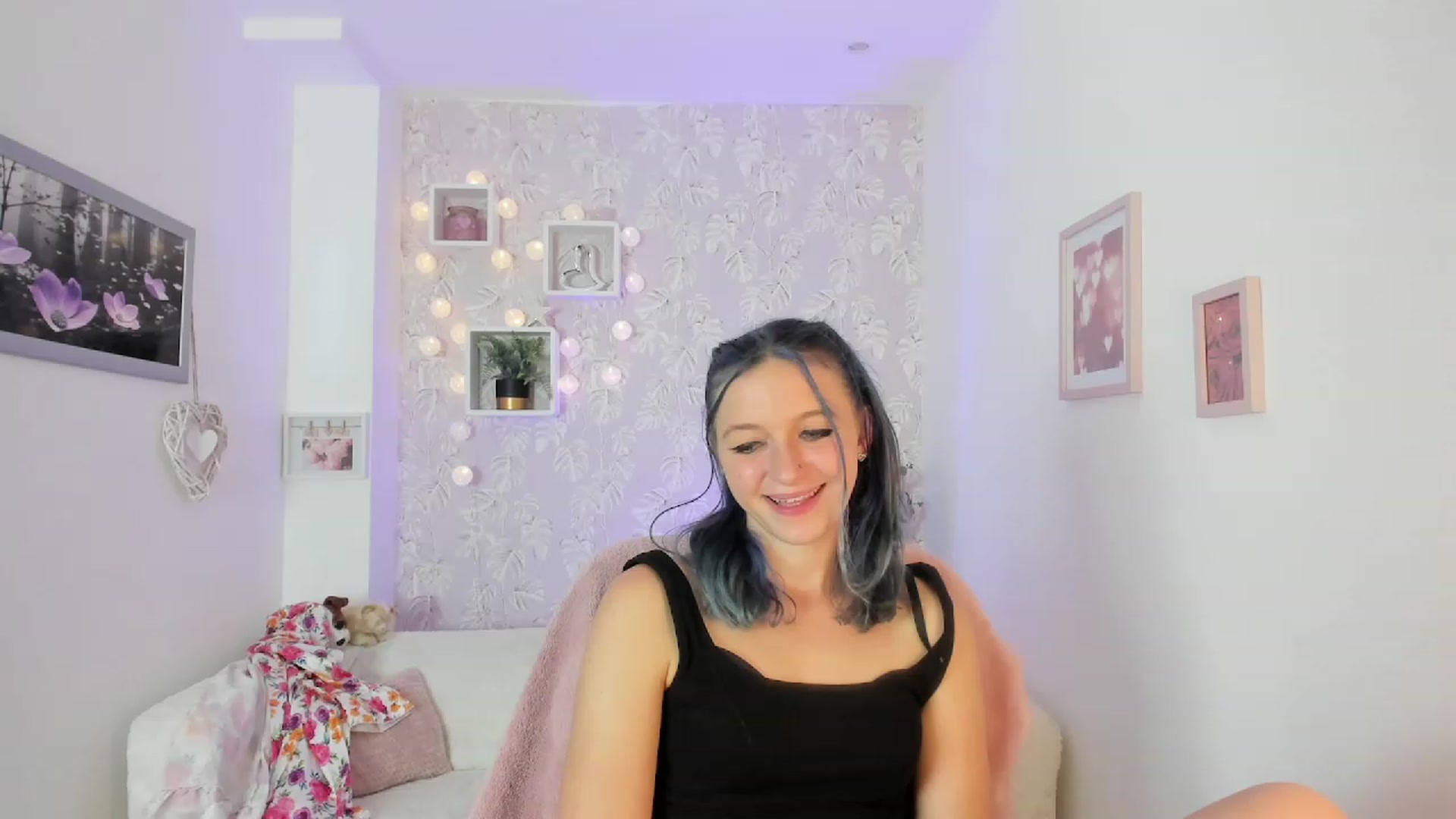 Gallery image thumbnail from Molly_Grey18's myfreecams stream on, 10/03/2023, 18:05 image 16 of 20