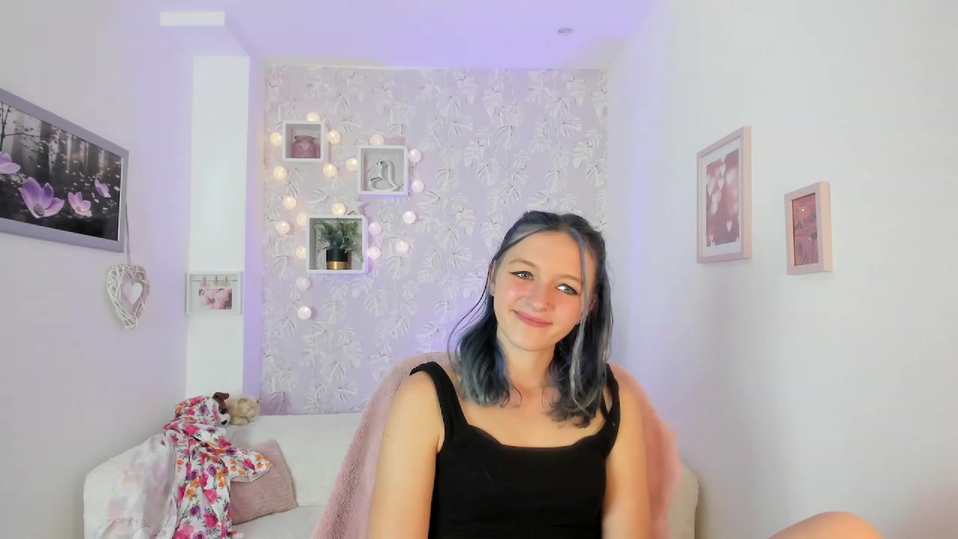 Gallery image thumbnail from Molly_Grey18's myfreecams stream on, 10/03/2023, 18:05 image 14 of 20