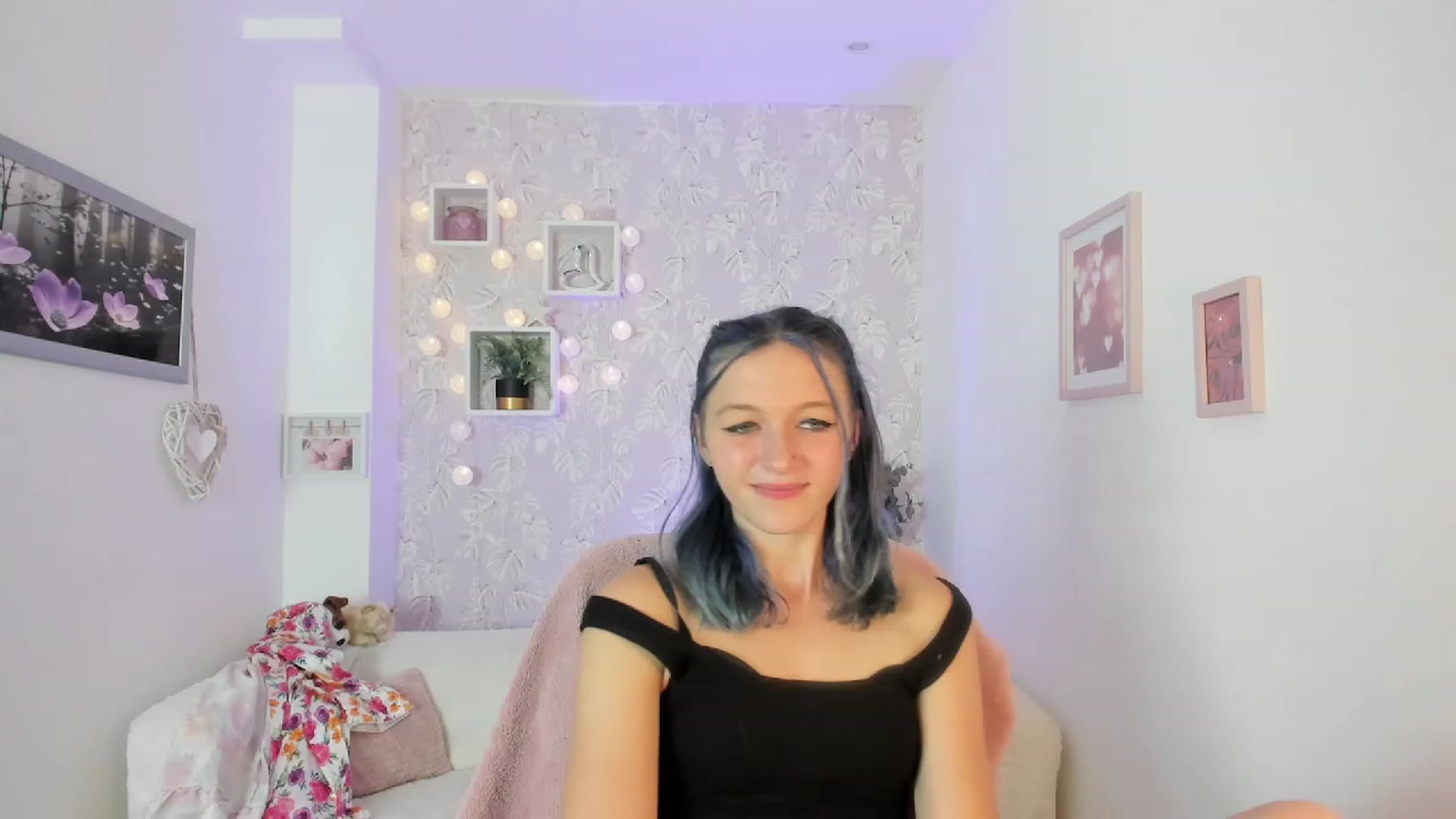 Gallery image thumbnail from Molly_Grey18's myfreecams stream on, 10/03/2023, 18:05 image 9 of 20