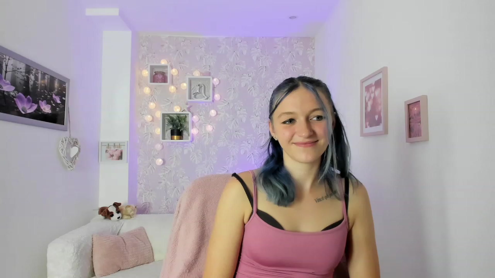 Gallery image thumbnail from Molly_Grey18's myfreecams stream on, 10/04/2023, 13:48 image 6 of 20