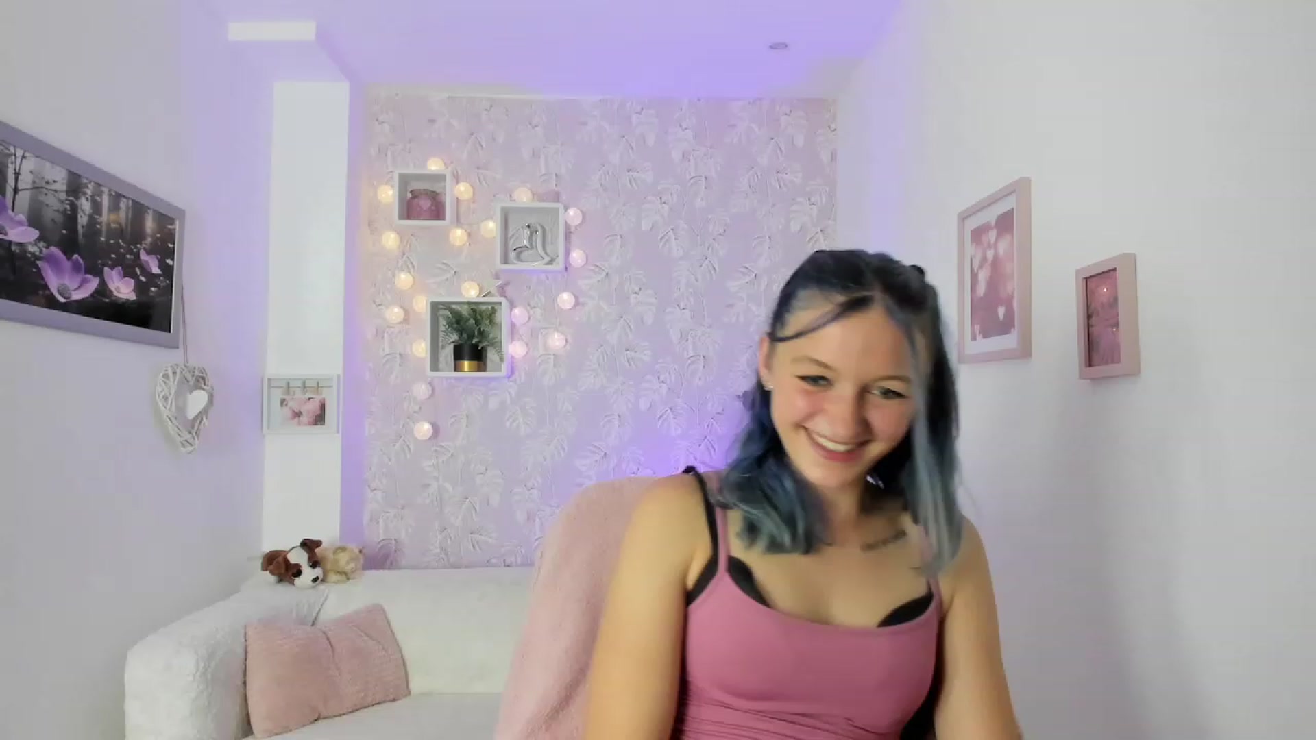 Gallery image thumbnail from Molly_Grey18's myfreecams stream on, 10/04/2023, 13:48 image 19 of 20