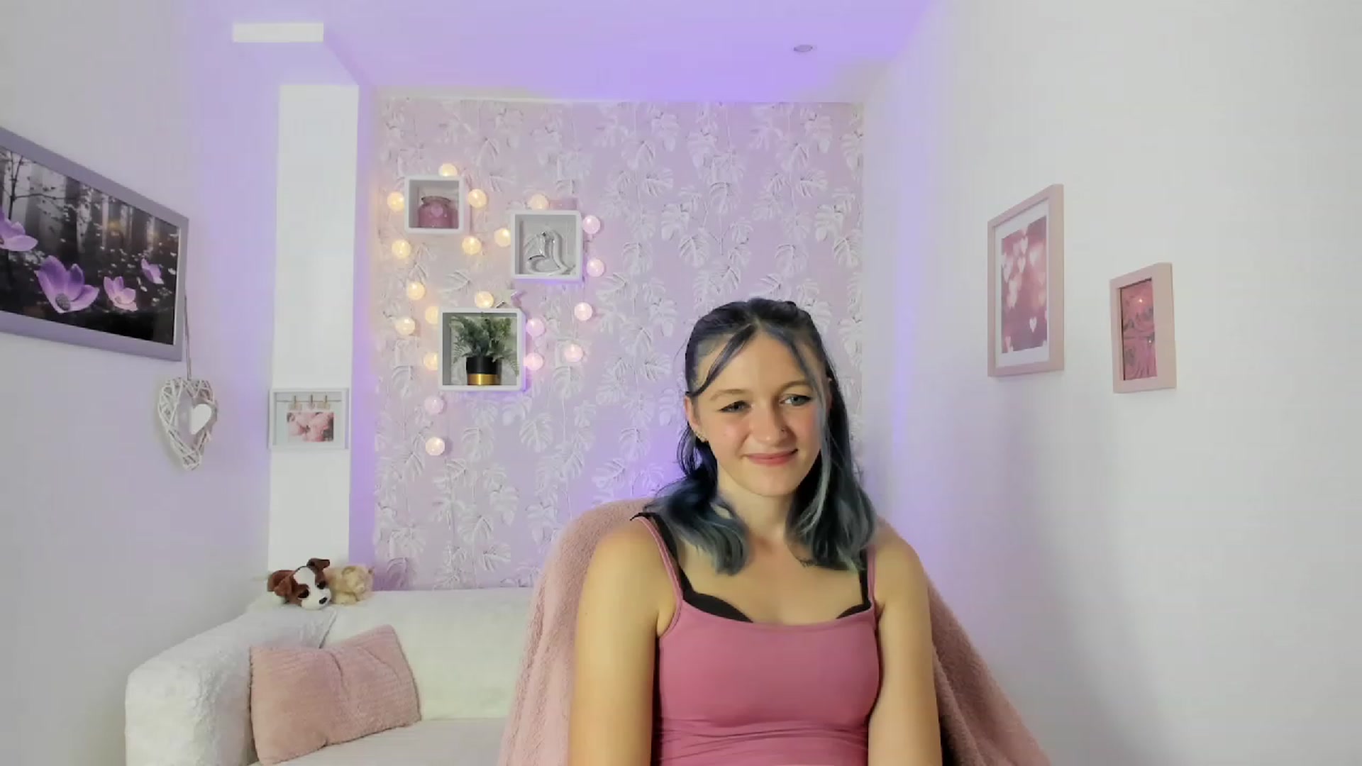 Gallery image thumbnail from Molly_Grey18's myfreecams stream on, 10/04/2023, 14:58 image 9 of 20