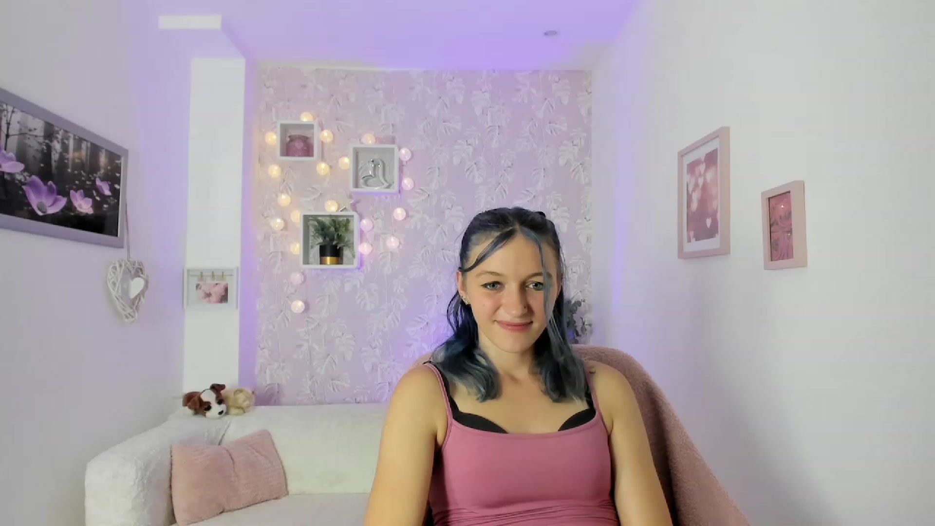 Gallery image thumbnail from Molly_Grey18's myfreecams stream on, 10/04/2023, 14:58 image 2 of 20