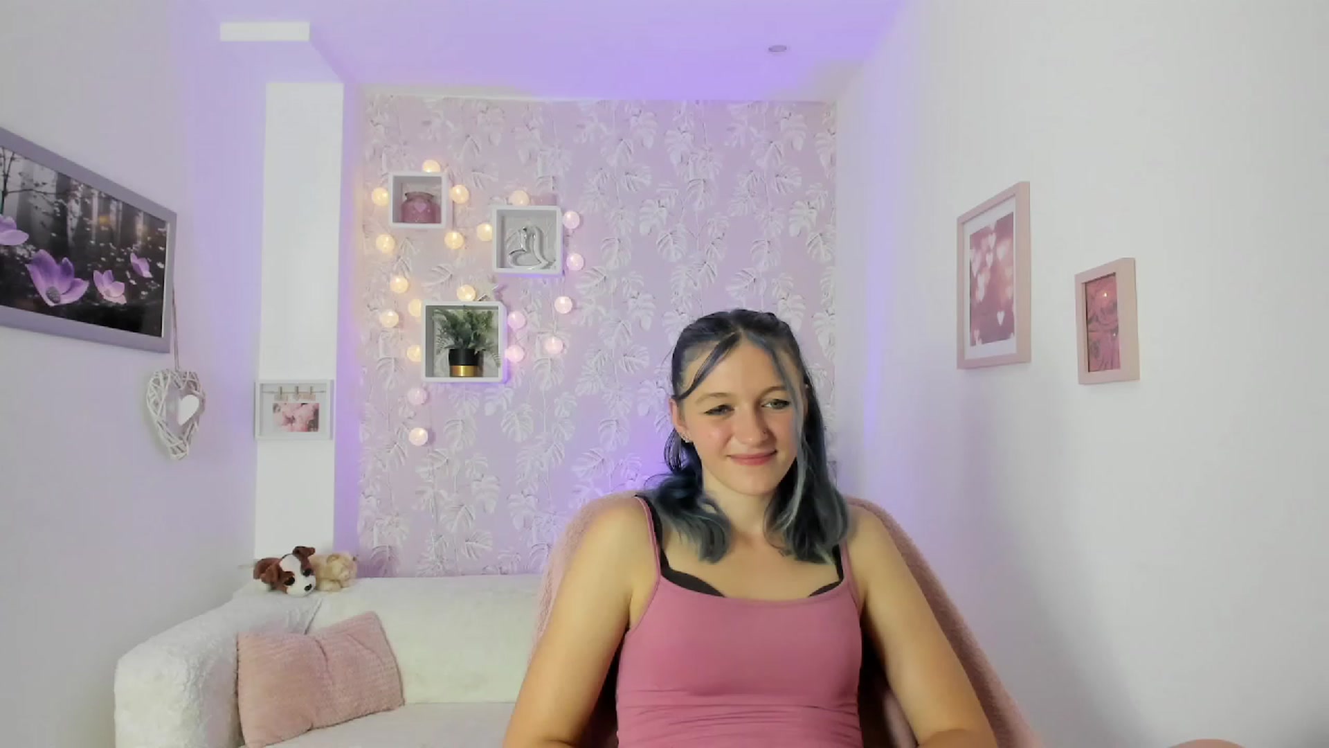 Gallery image thumbnail from Molly_Grey18's myfreecams stream on, 10/04/2023, 14:58 image 10 of 20
