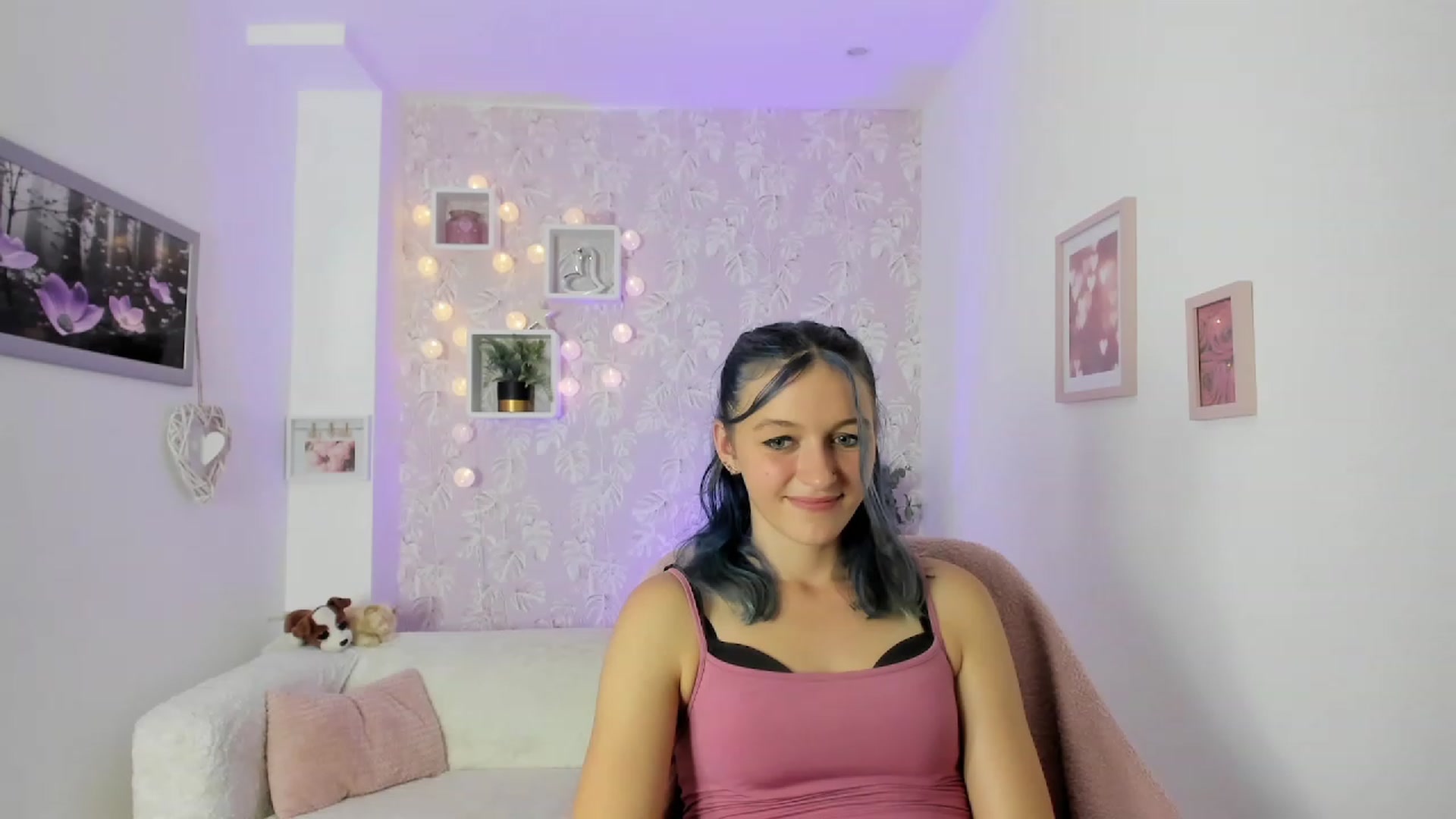 Gallery image thumbnail from Molly_Grey18's myfreecams stream on, 10/04/2023, 14:58 image 1 of 20