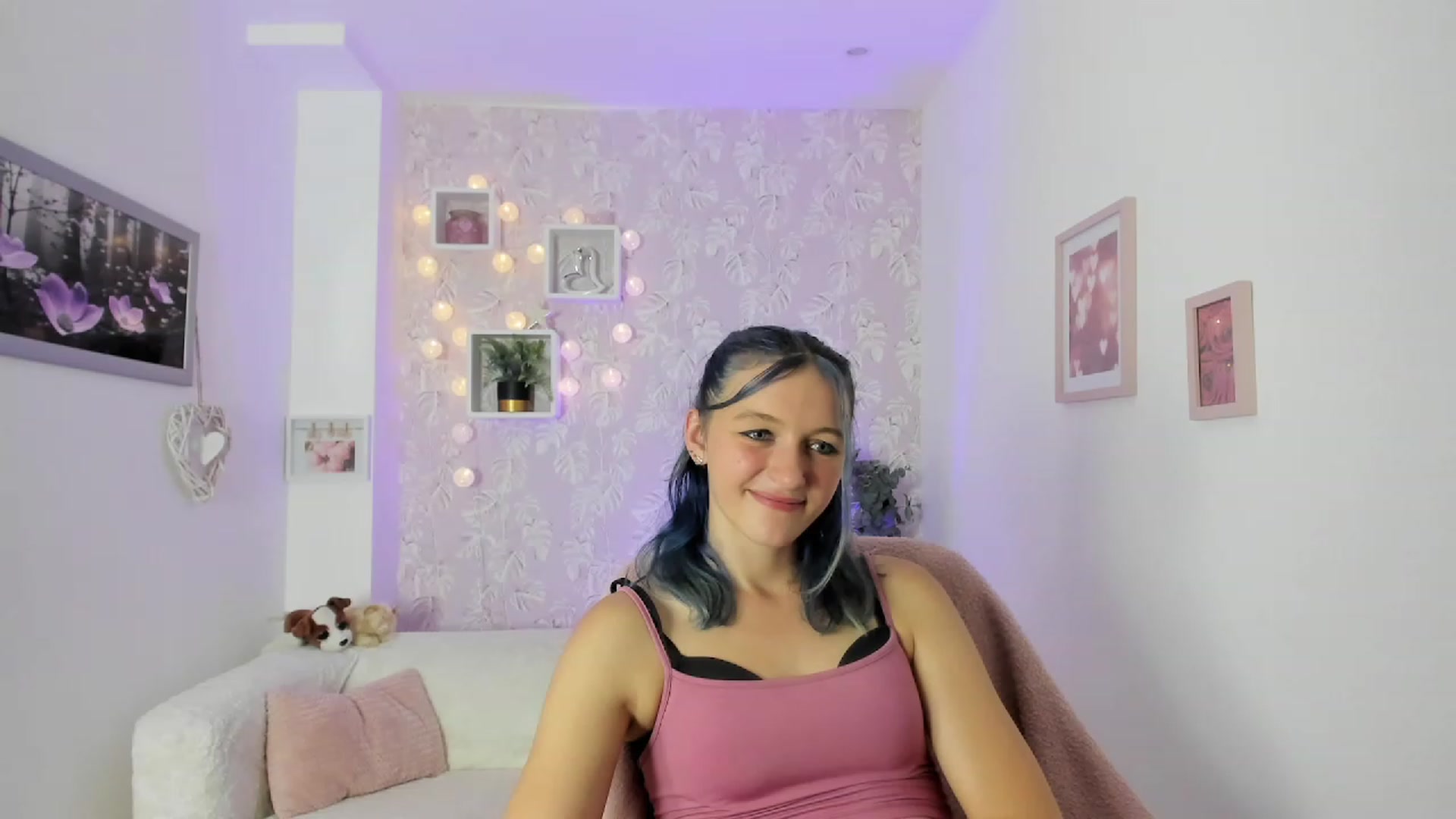 Gallery image thumbnail from Molly_Grey18's myfreecams stream on, 10/04/2023, 14:58 image 3 of 20