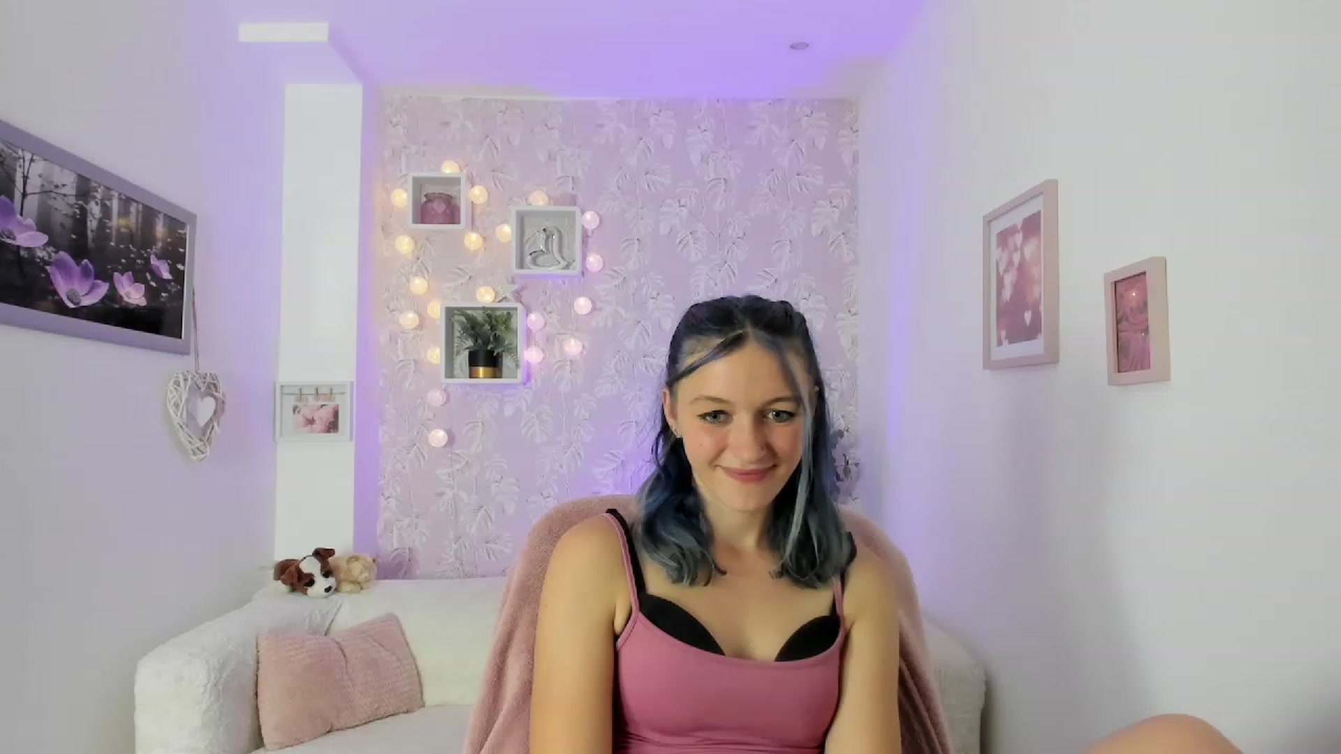 Gallery image thumbnail from Molly_Grey18's myfreecams stream on, 10/04/2023, 17:13 image 3 of 20