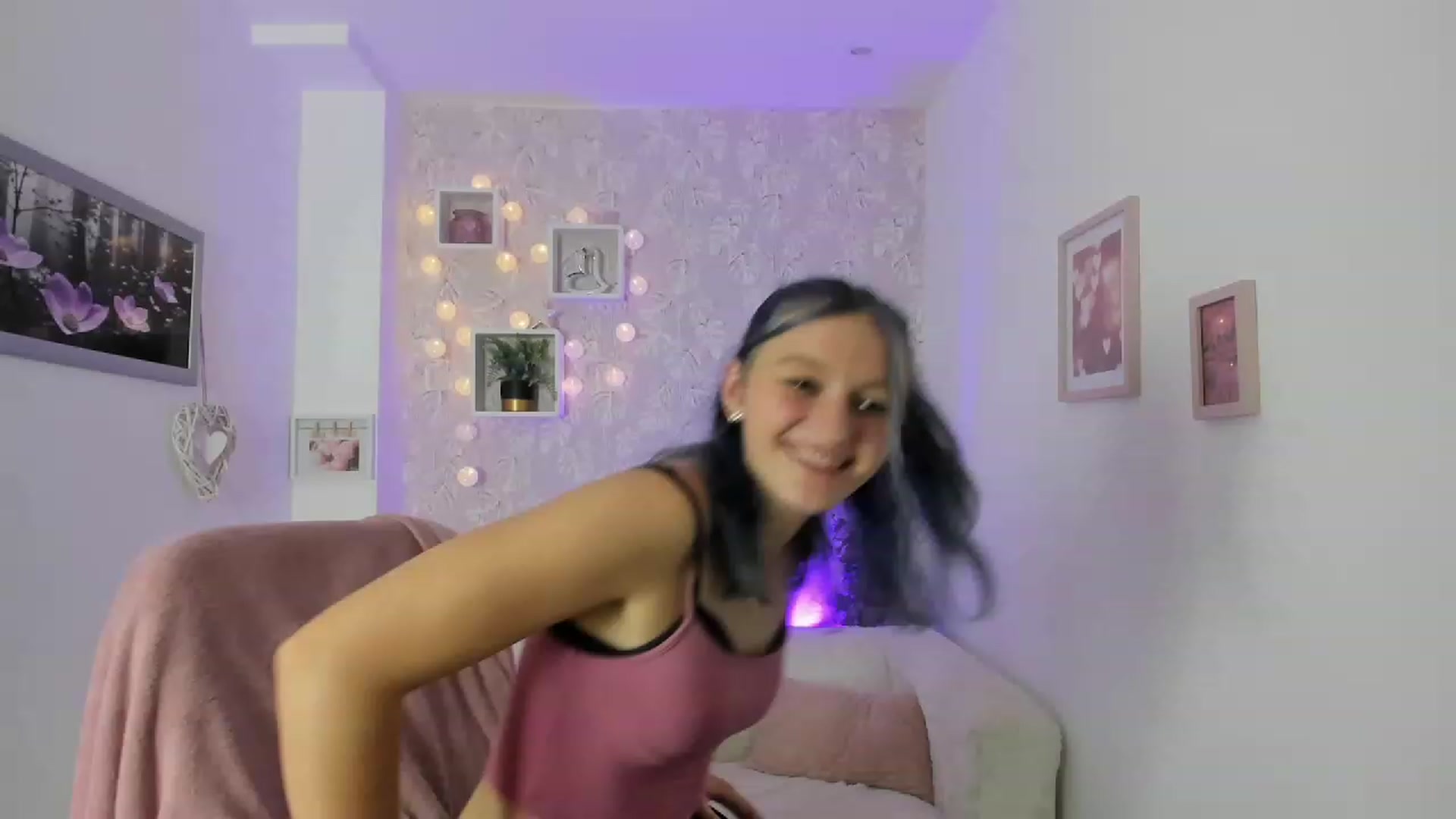 Gallery image thumbnail from Molly_Grey18's myfreecams stream on, 10/04/2023, 17:13 image 7 of 20