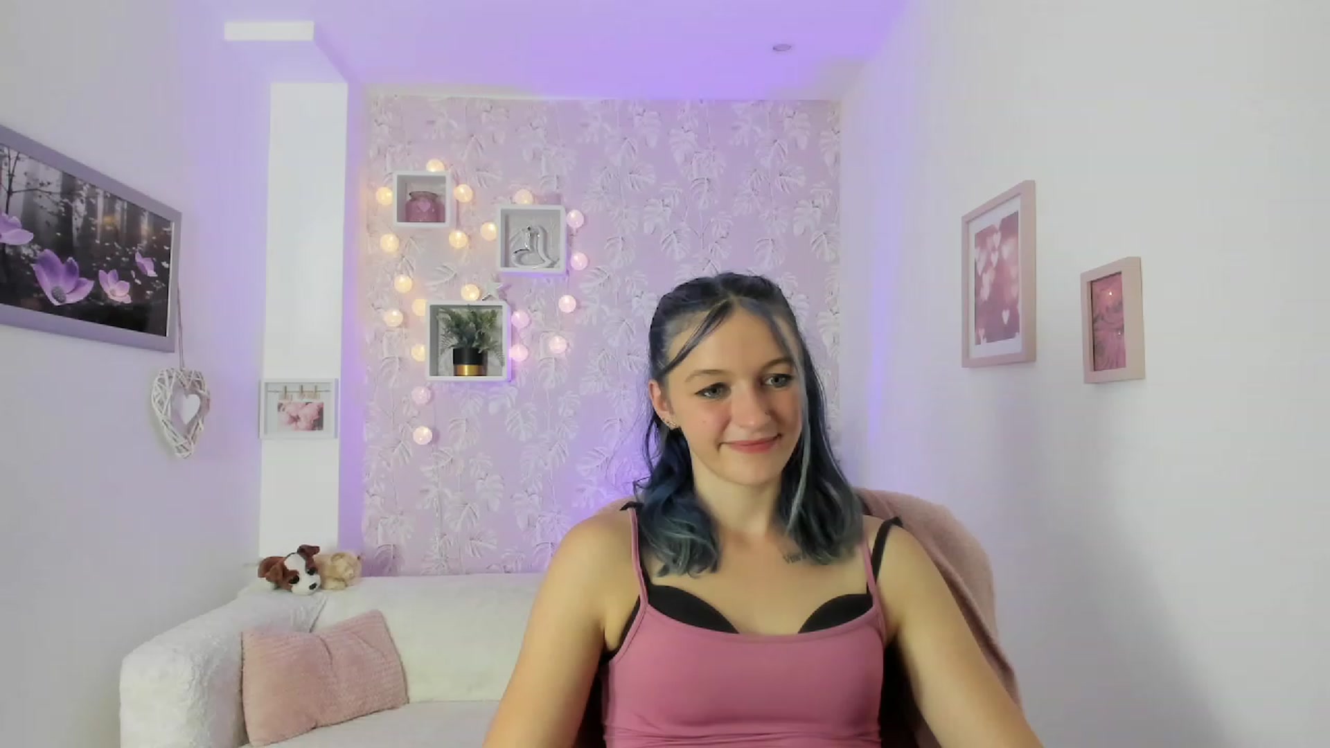Gallery image thumbnail from Molly_Grey18's myfreecams stream on, 10/04/2023, 17:13 image 18 of 20