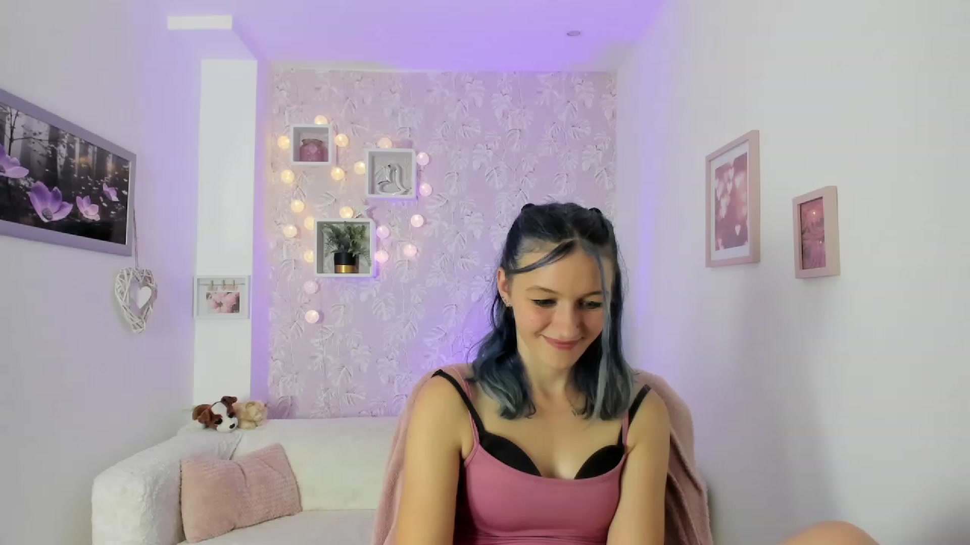 Gallery image thumbnail from Molly_Grey18's myfreecams stream on, 10/04/2023, 17:13 image 13 of 20