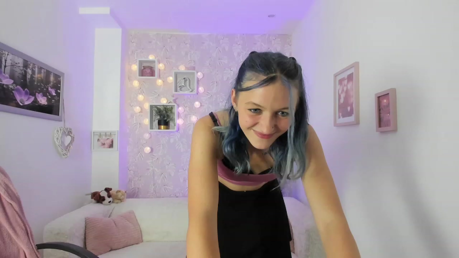Gallery image thumbnail from Molly_Grey18's myfreecams stream on, 10/04/2023, 17:13 image 8 of 20