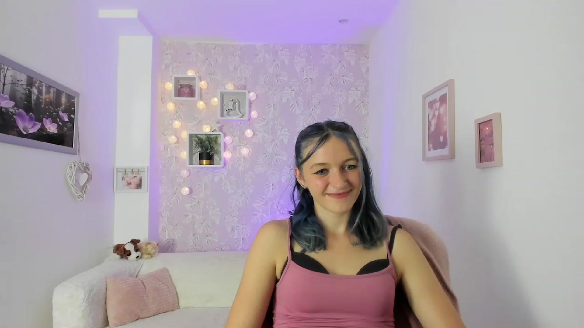 Gallery image thumbnail from Molly_Grey18's myfreecams stream on, 10/04/2023, 17:13 image 17 of 20