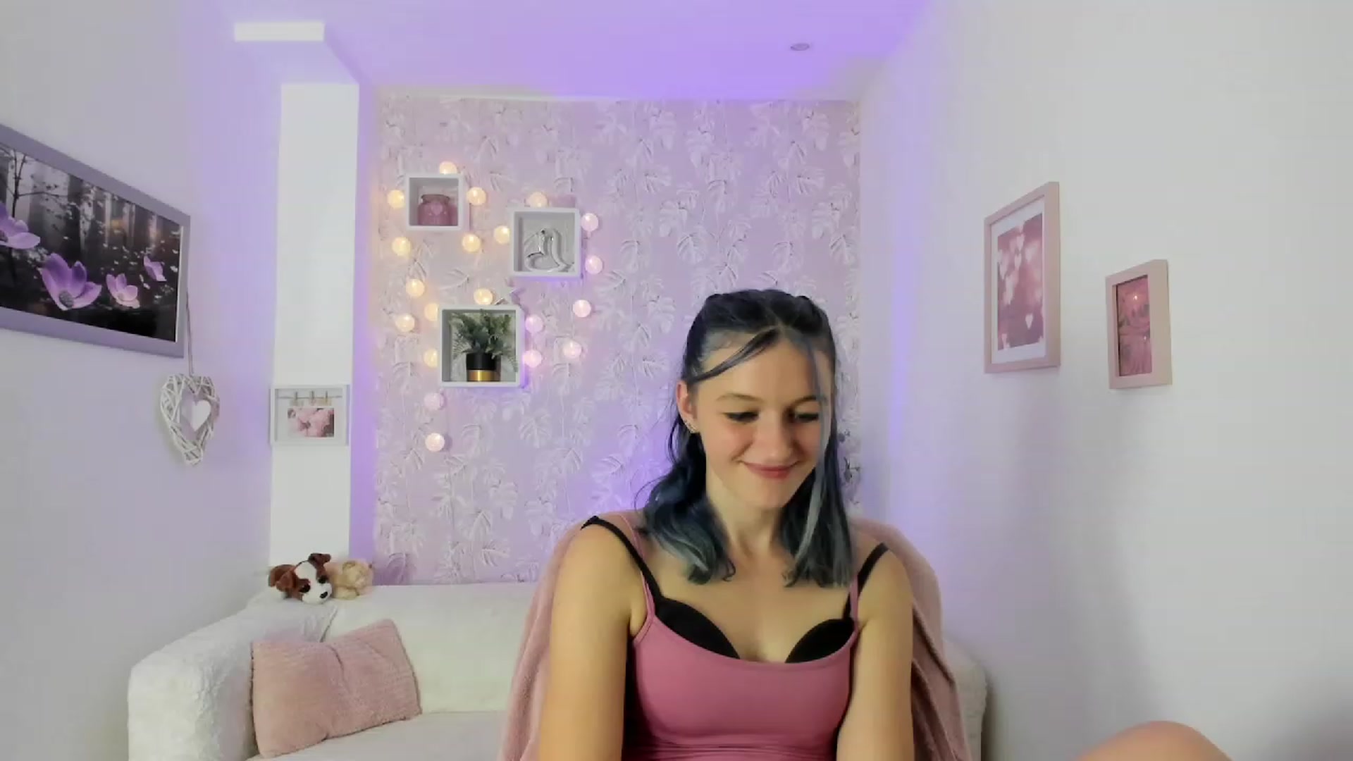 Gallery image thumbnail from Molly_Grey18's myfreecams stream on, 10/04/2023, 17:13 image 14 of 20