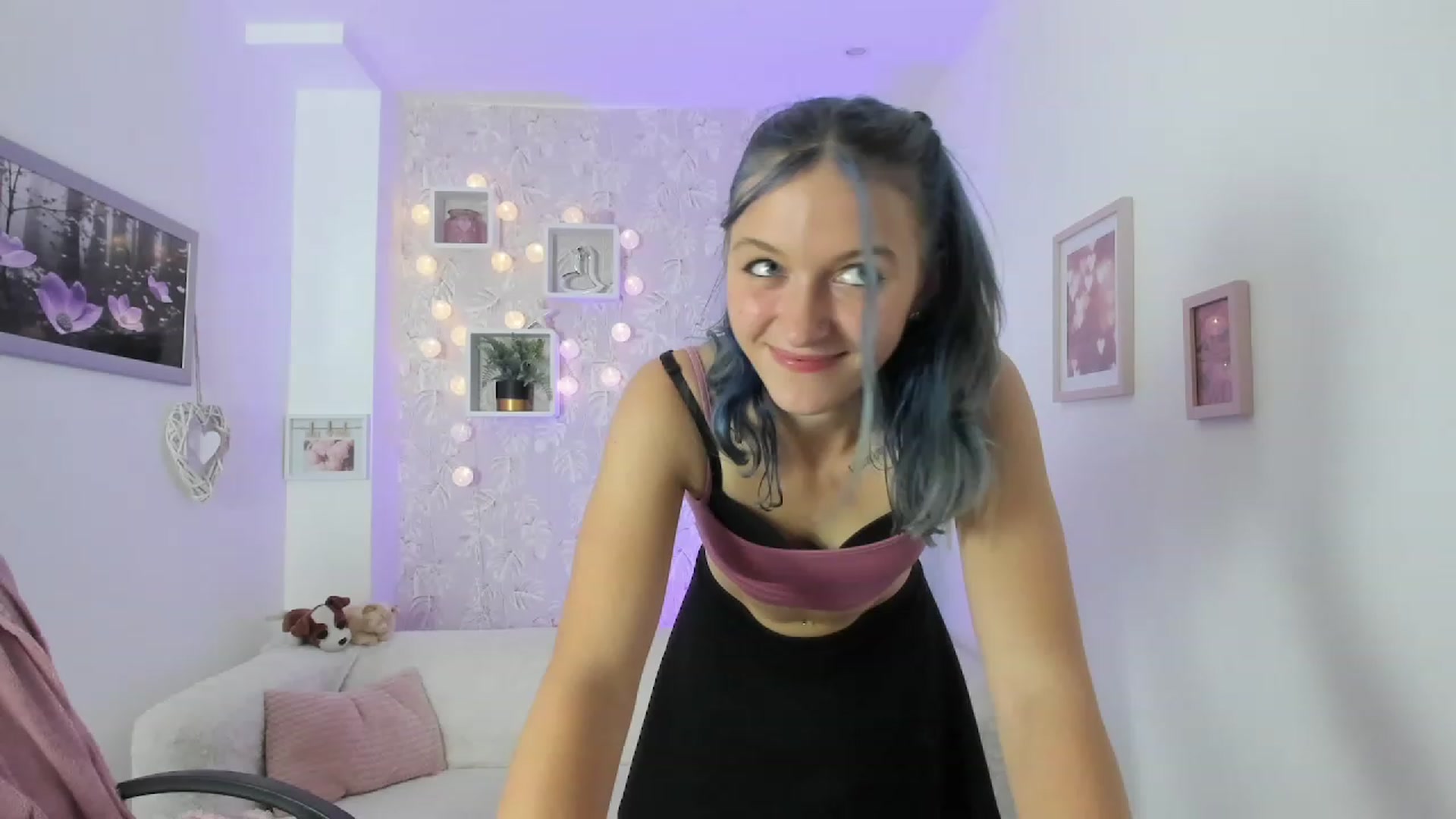 Gallery image thumbnail from Molly_Grey18's myfreecams stream on, 10/04/2023, 17:13 image 15 of 20