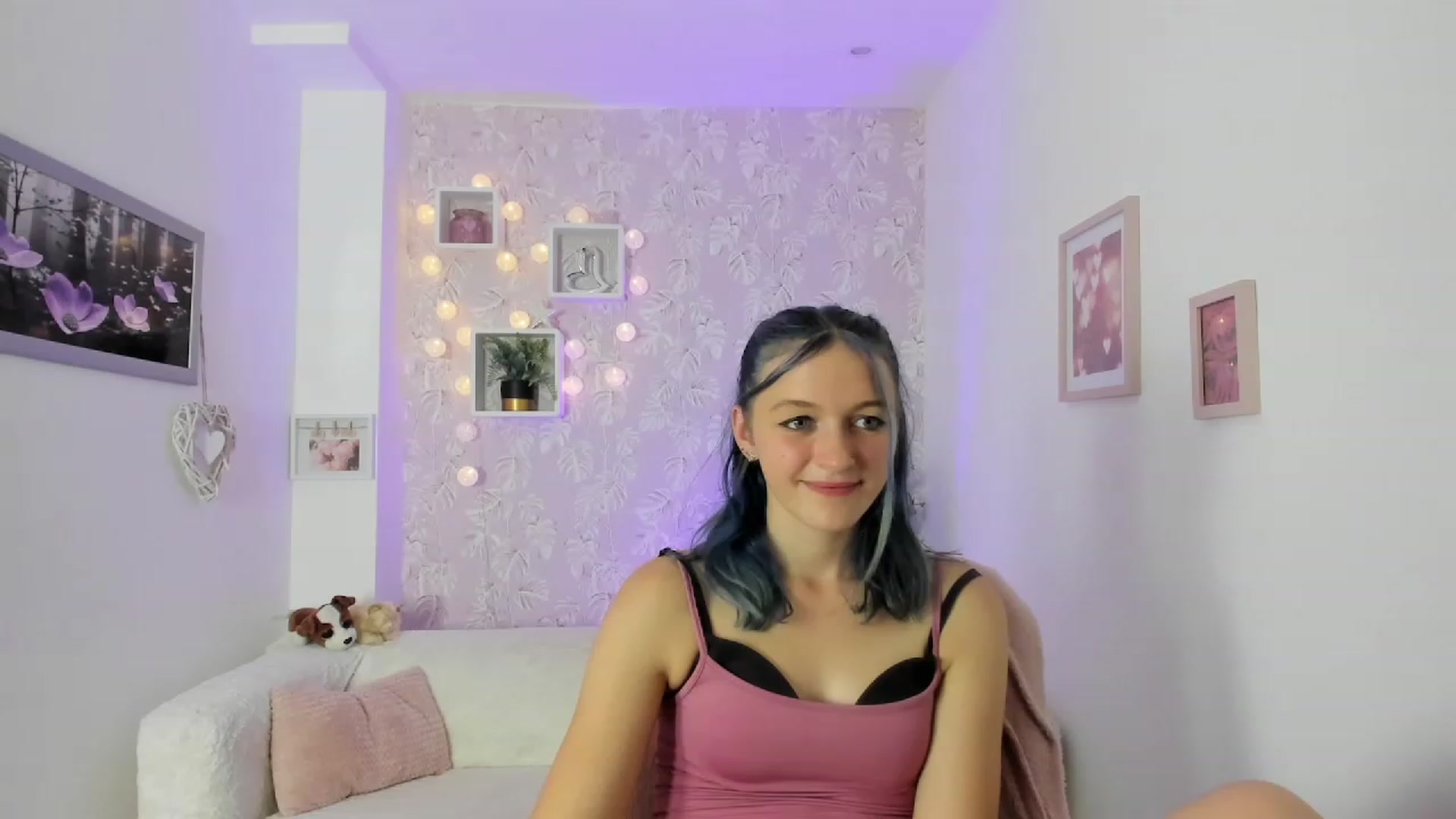 Gallery image thumbnail from Molly_Grey18's myfreecams stream on, 10/04/2023, 17:13 image 10 of 20