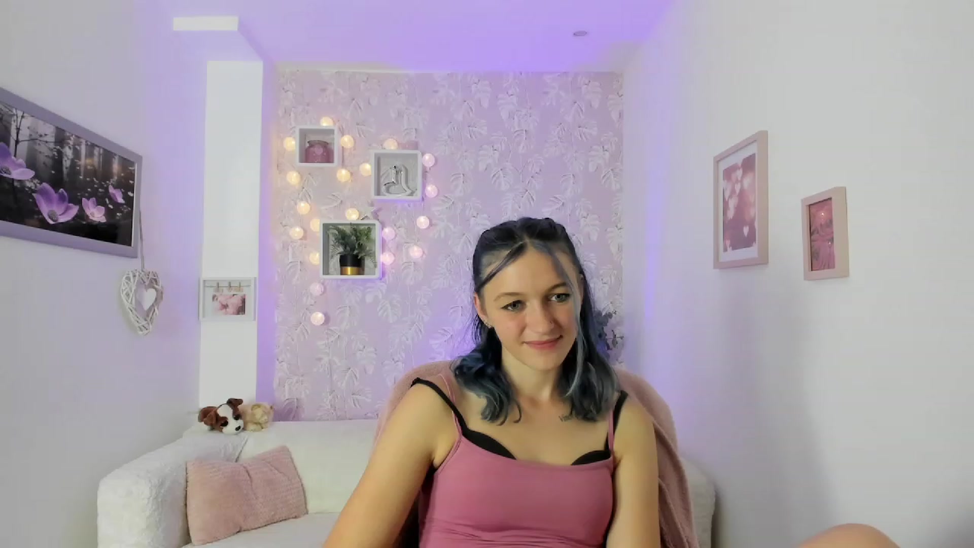Gallery image thumbnail from Molly_Grey18's myfreecams stream on, 10/04/2023, 17:13 image 6 of 20