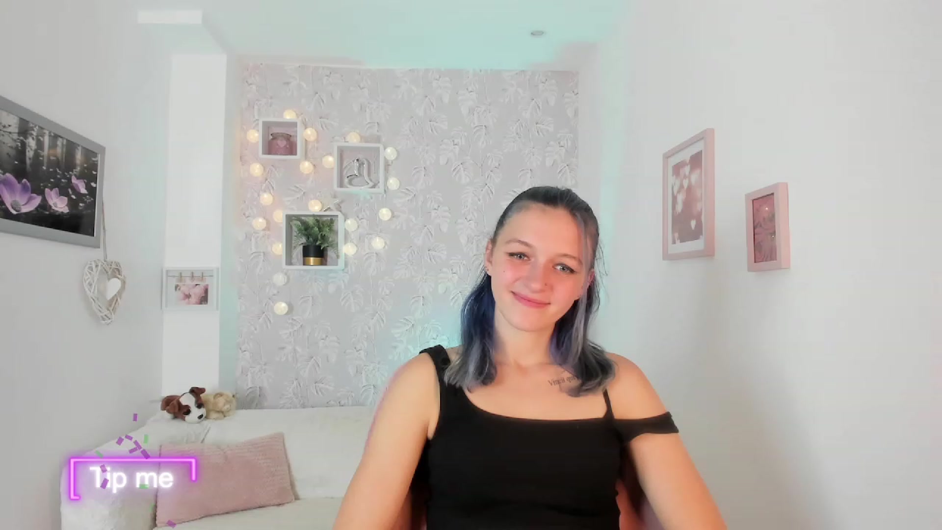 Gallery image thumbnail from Molly_Grey18's myfreecams stream on, 10/10/2023, 15:00 image 14 of 20