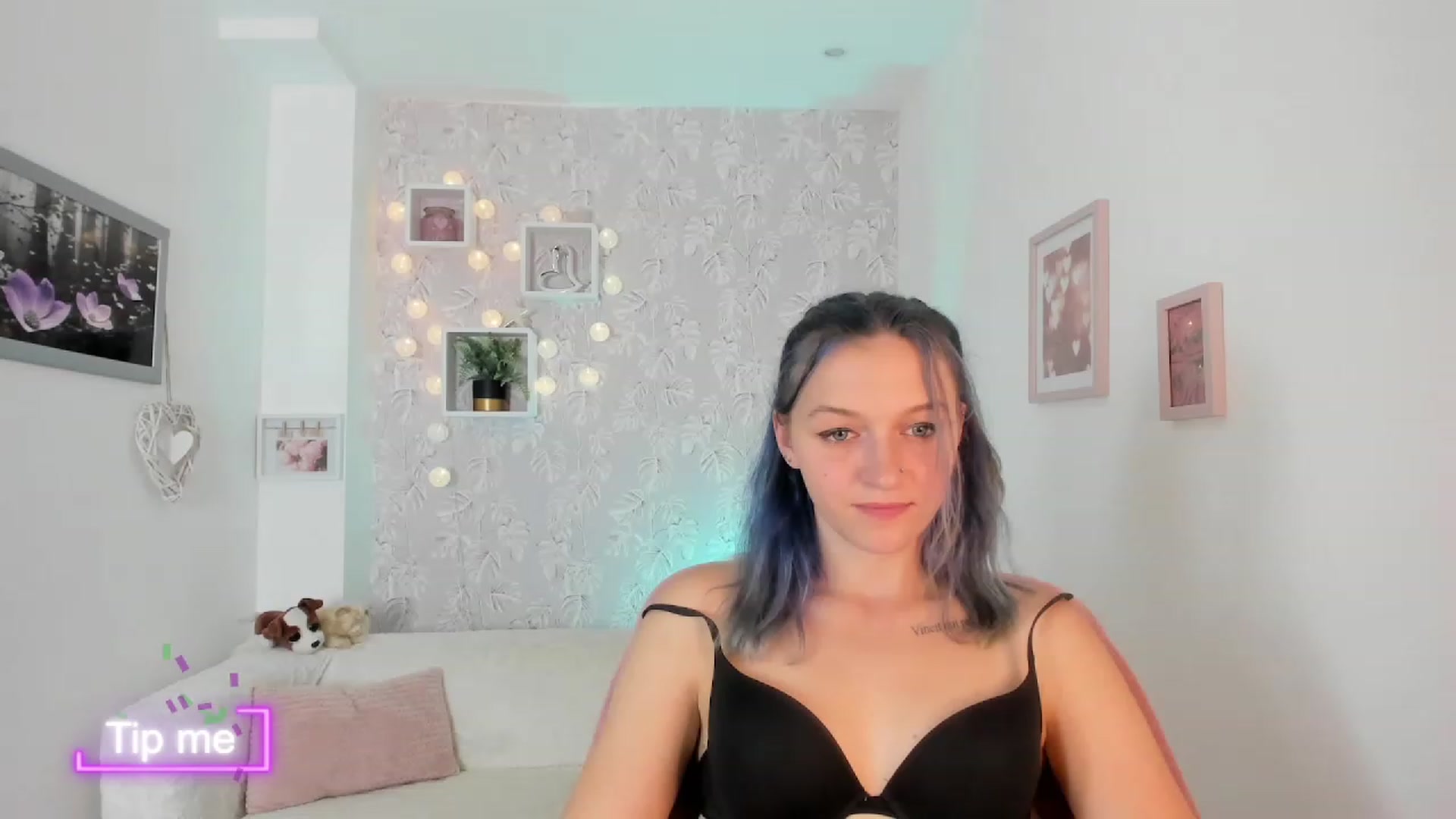 Gallery image thumbnail from Molly_Grey18's myfreecams stream on, 10/11/2023, 18:32 image 16 of 20