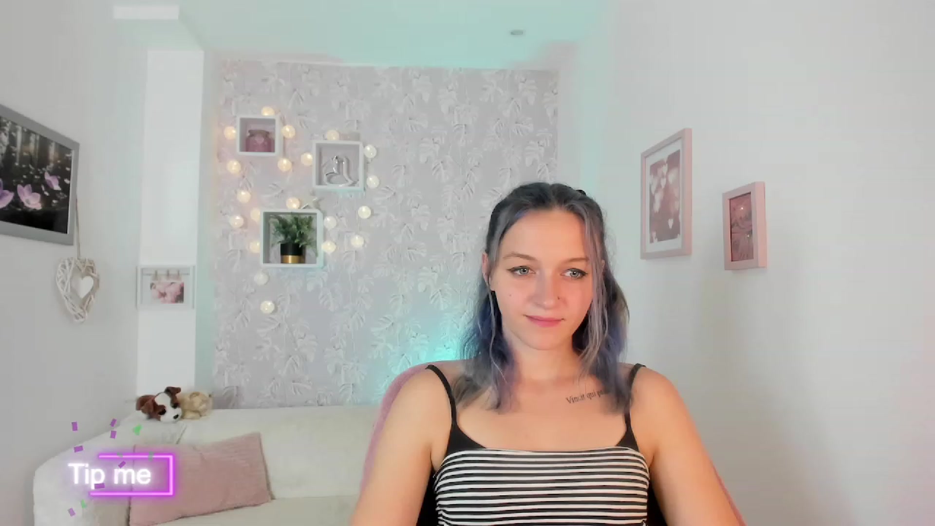 Gallery image thumbnail from Molly_Grey18's myfreecams stream on, 10/12/2023, 16:36 image 1 of 20