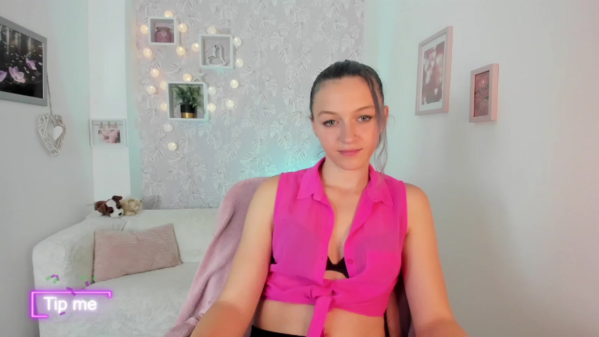 Gallery image thumbnail from Molly_Grey18's myfreecams stream on, 10/13/2023, 17:28 image 19 of 20